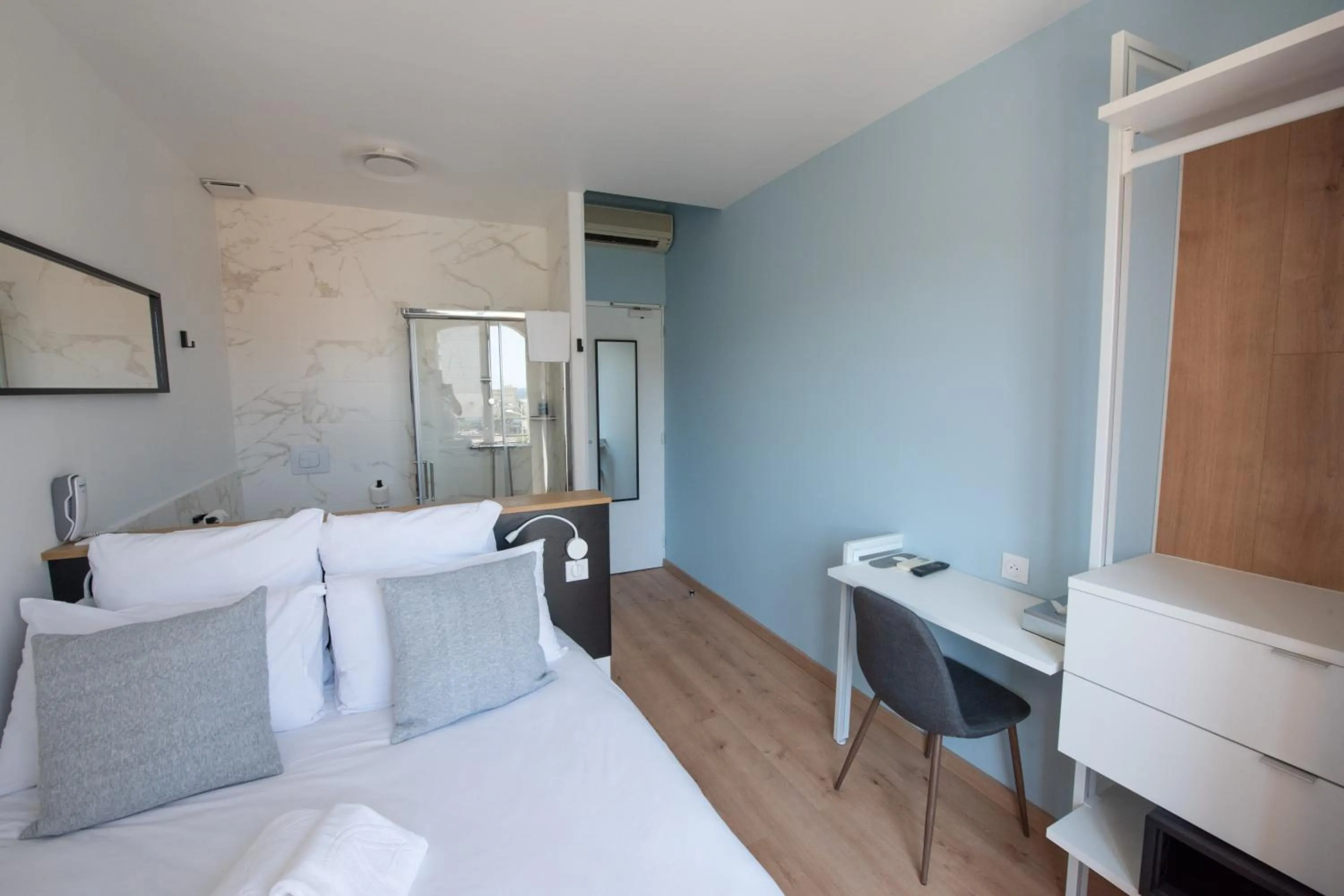 Bed in Hotel Restaurant La Villa Arena