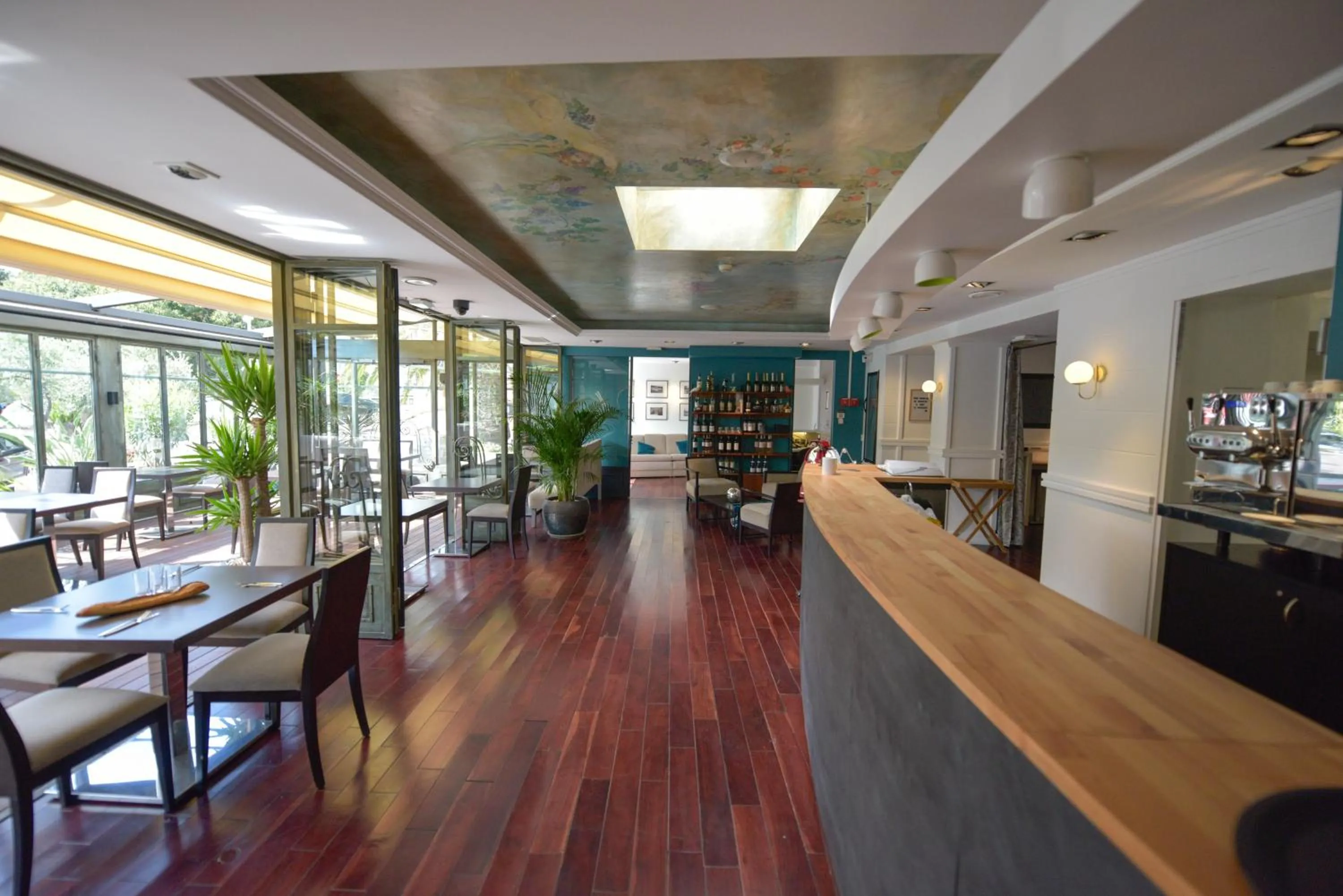 Lounge or bar in Hotel Restaurant La Villa Arena