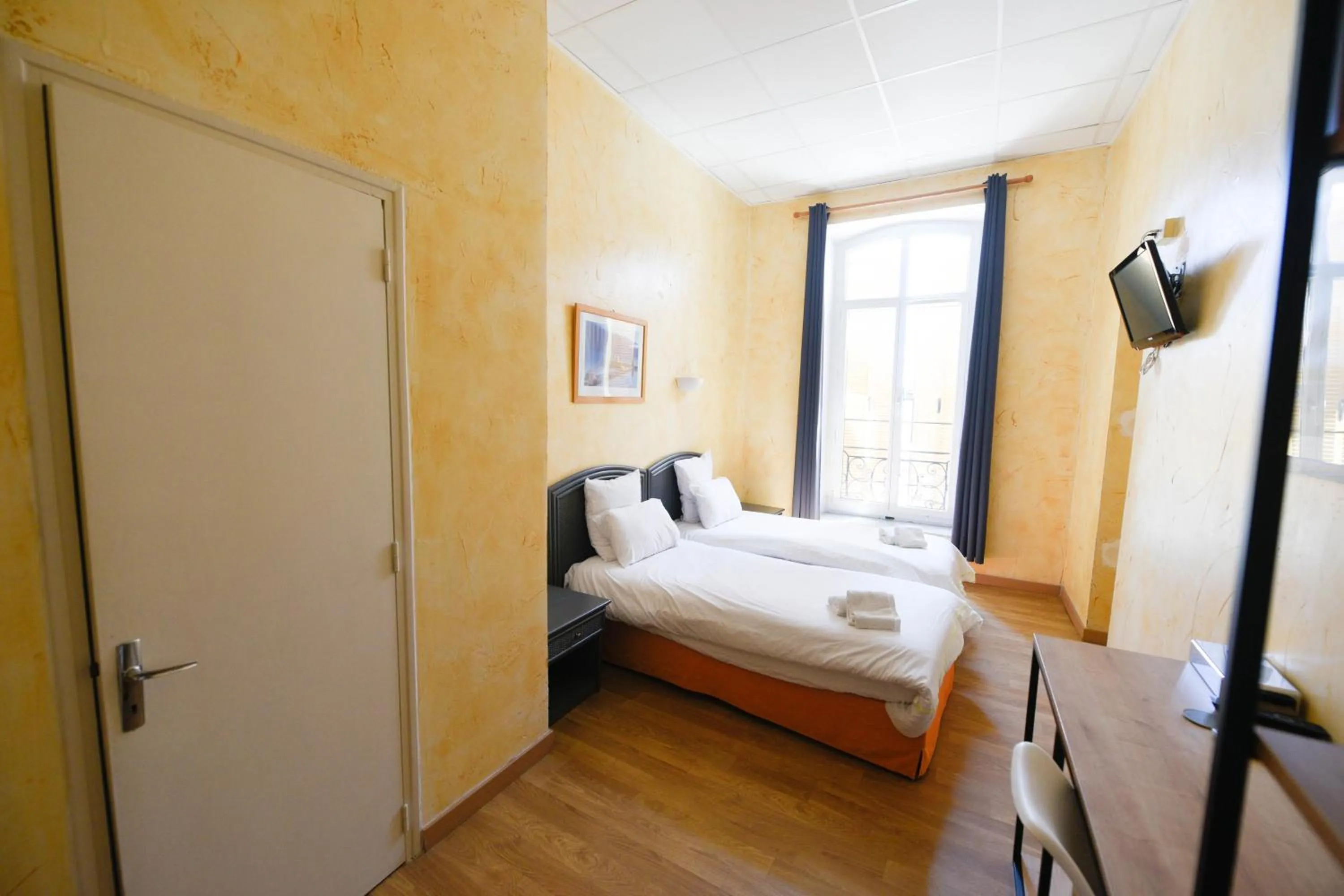 Photo of the whole room, Bed in Hotel Restaurant La Villa Arena