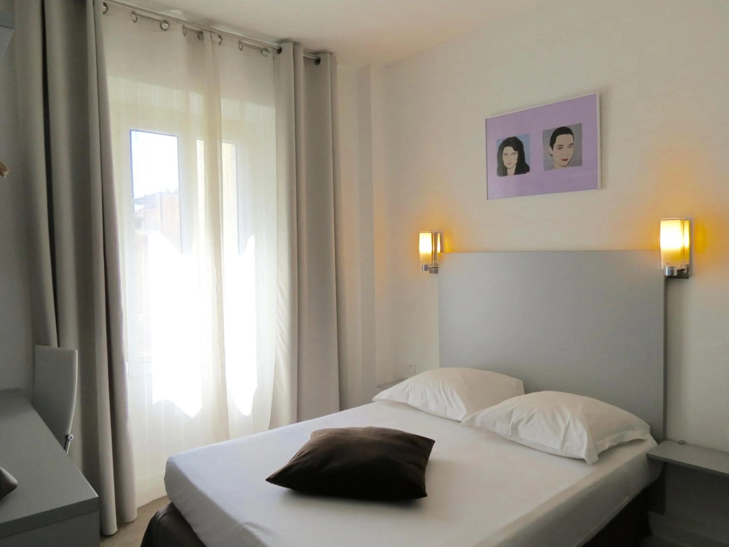 Day, Bed in Hotel Amiraute