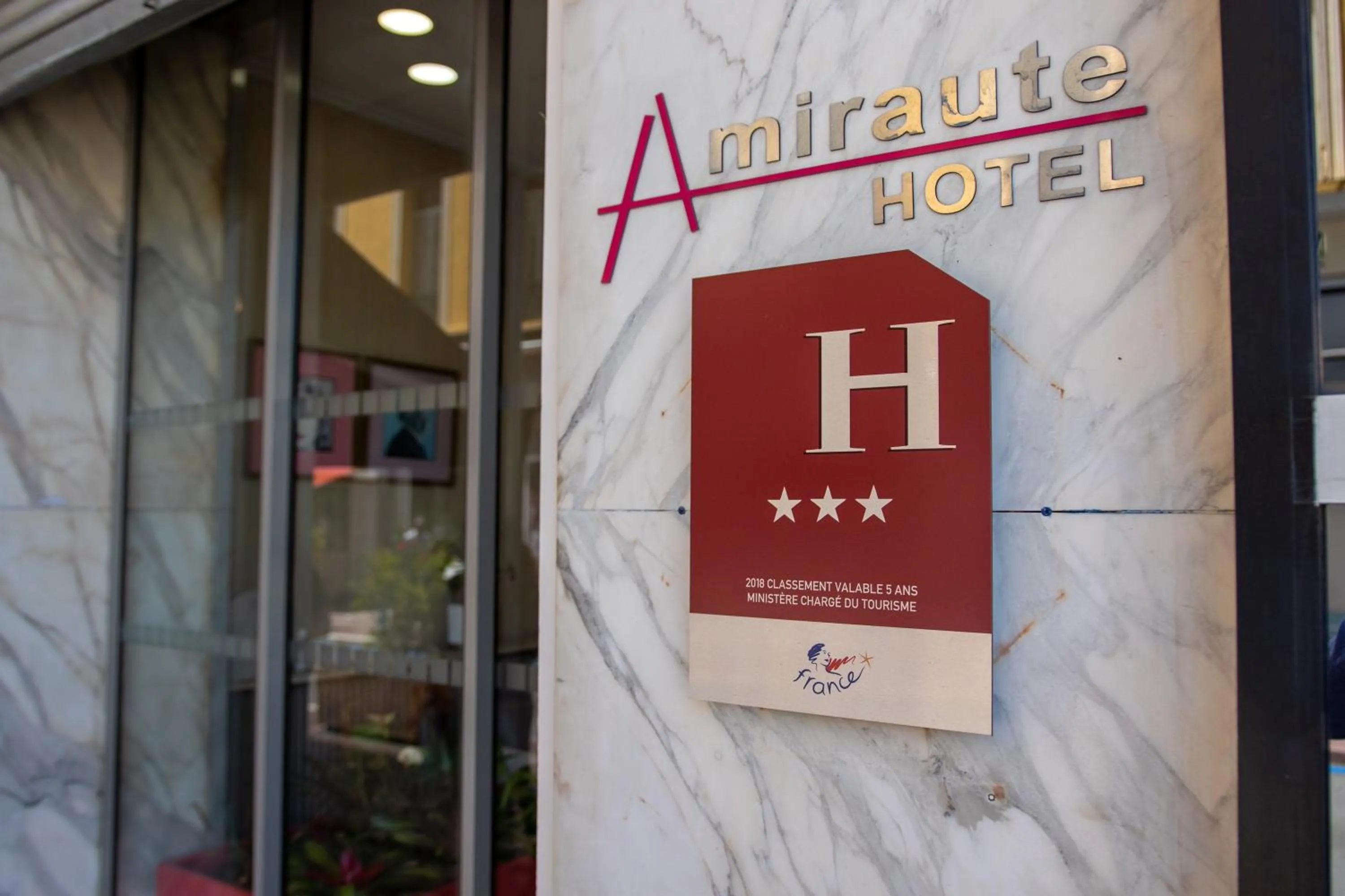 Property logo or sign in Hotel Amiraute