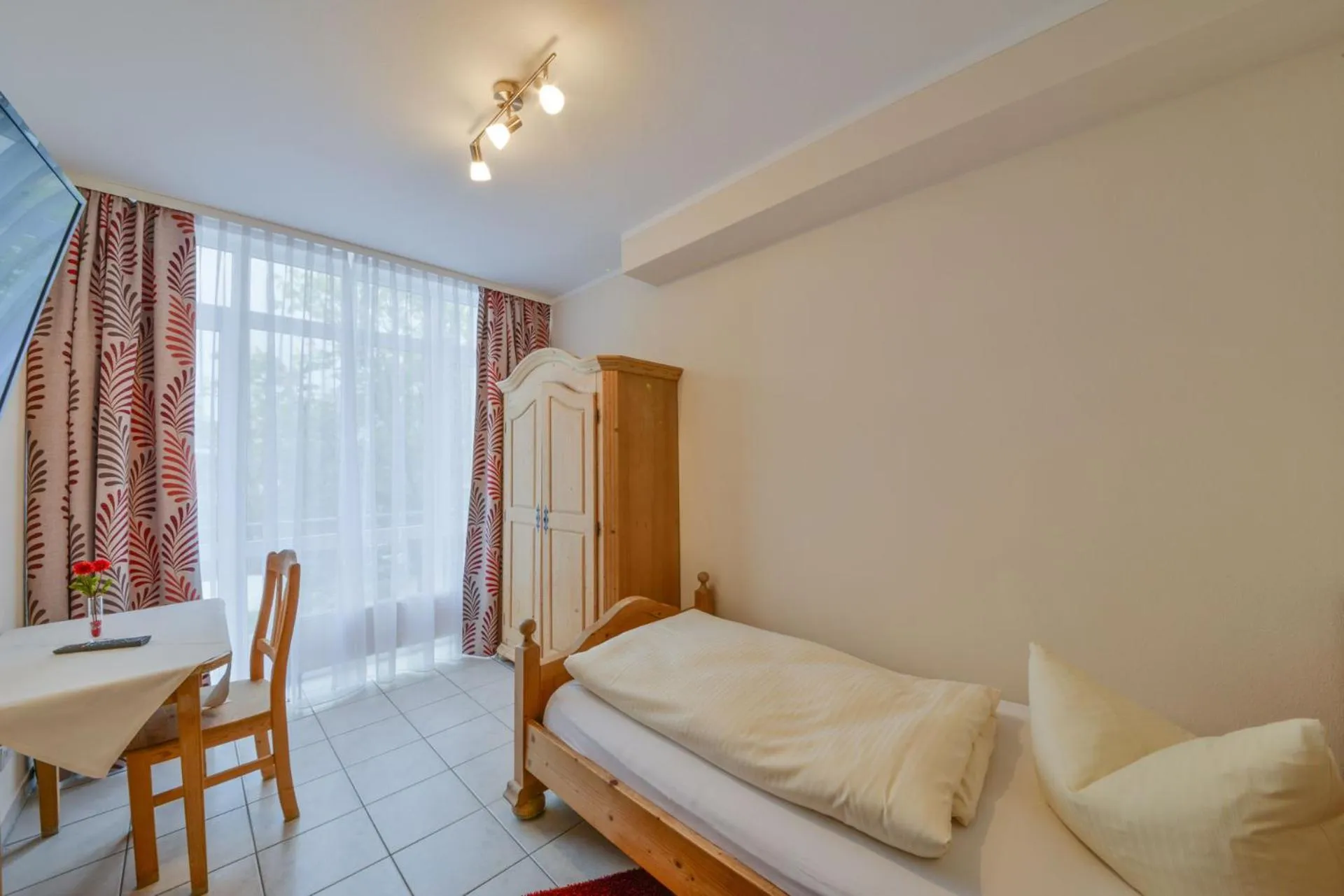 Photo of the whole room, Bed in Hotel Gasthof Hainzinger