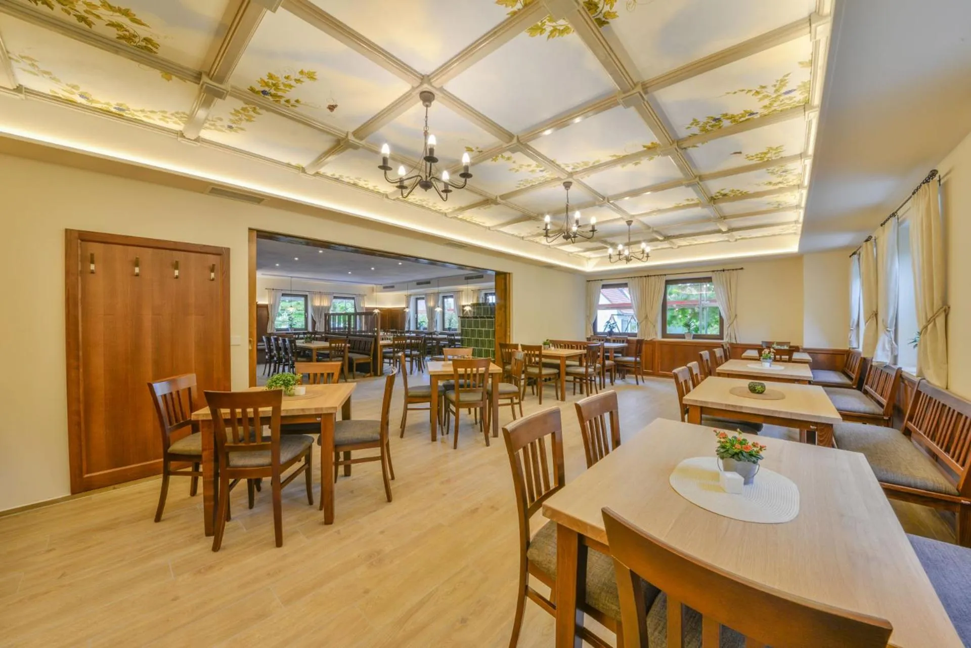 Restaurant/places to eat in Hotel Gasthof Hainzinger