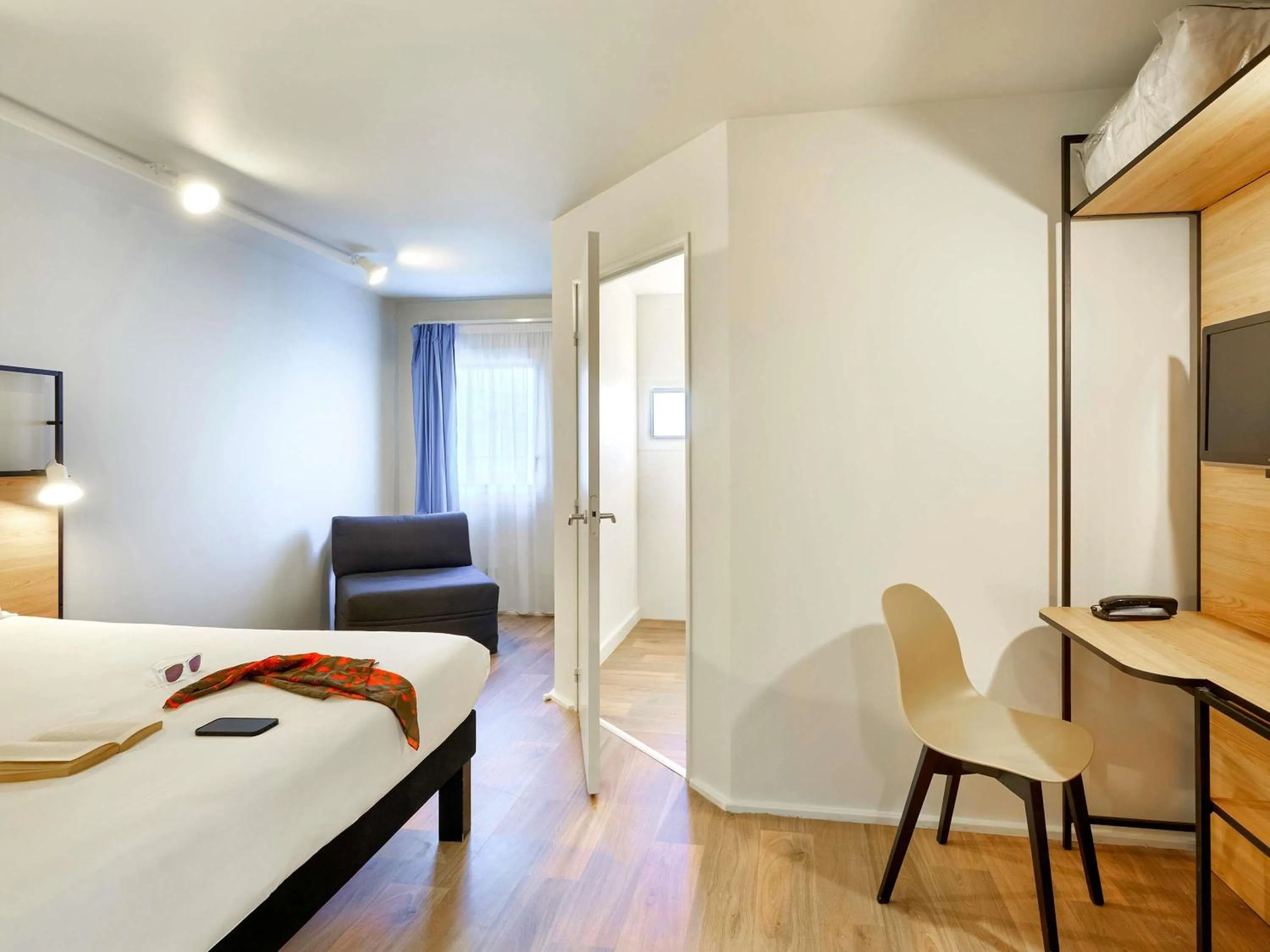 Bedroom, Bed in ibis Lorient Centre Gare