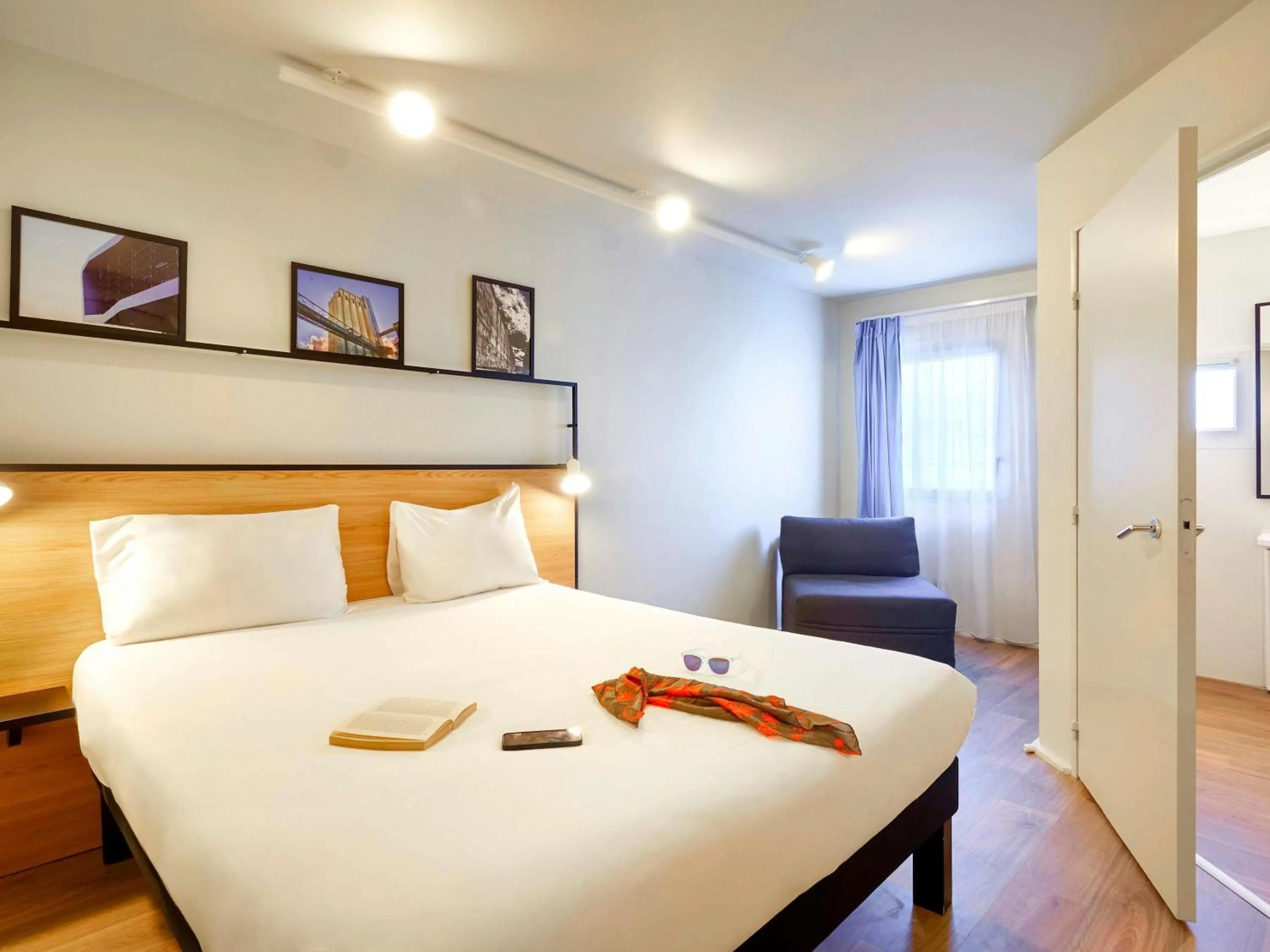 Bedroom, Bed in ibis Lorient Centre Gare