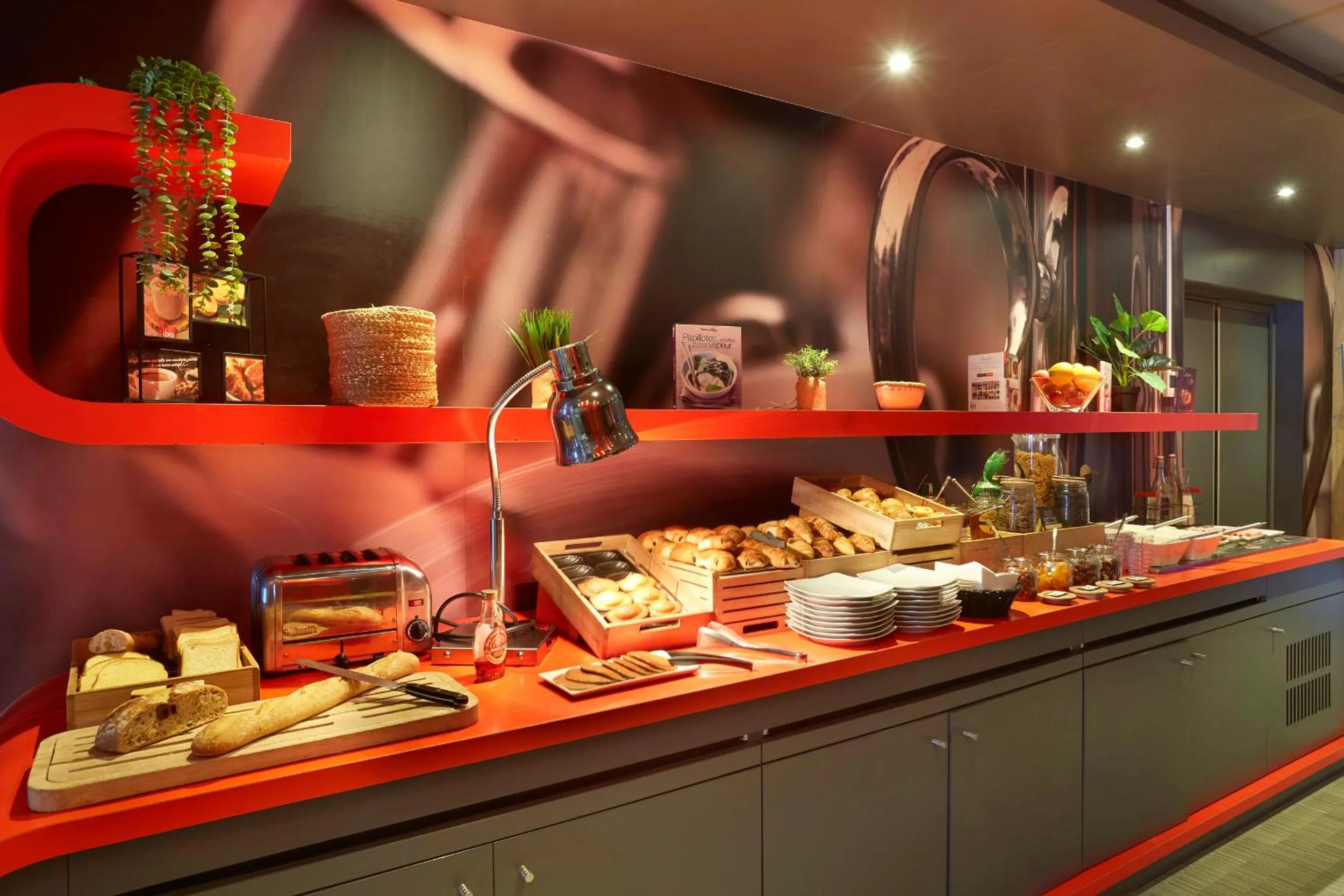 Food and drinks in ibis Lorient Centre Gare