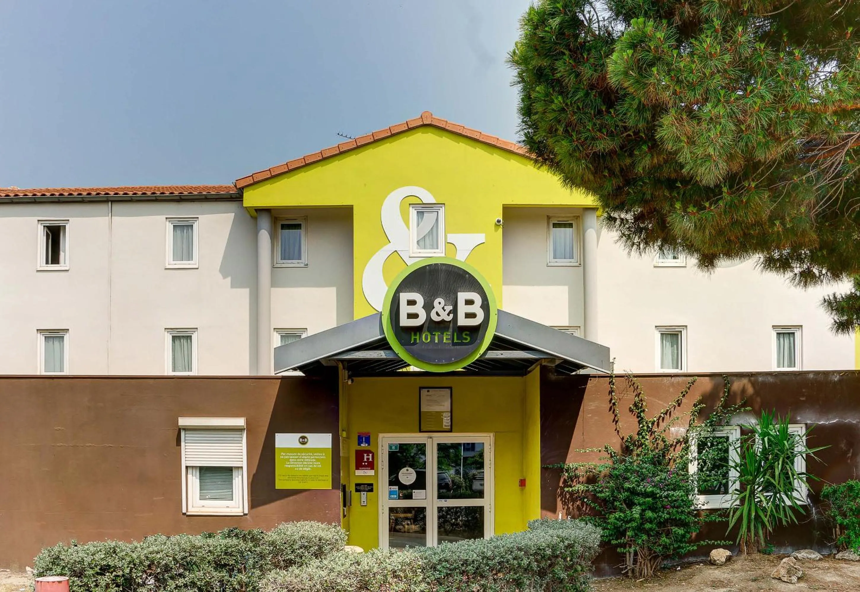 Property building in B&B HOTEL Marseille Estaque