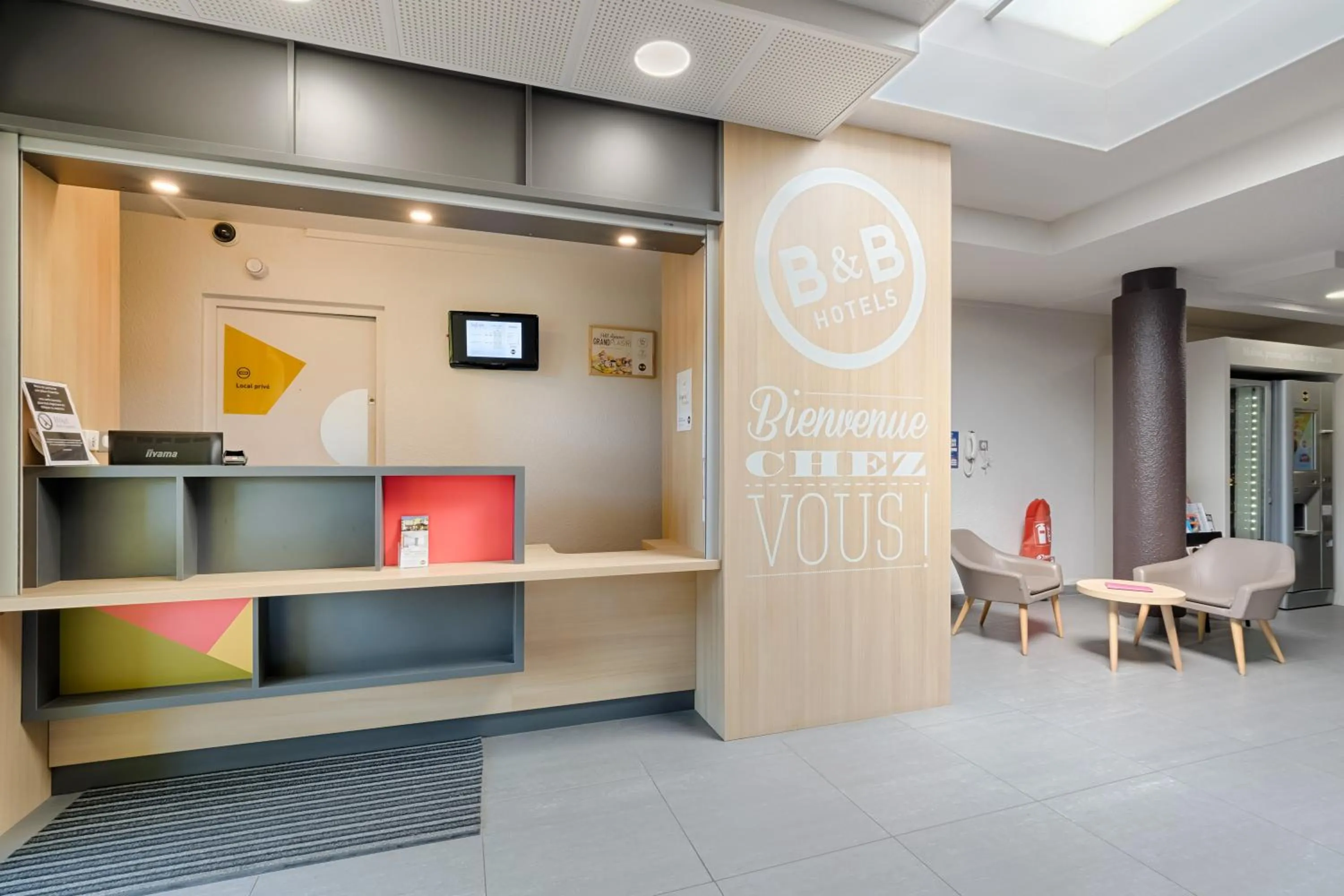 Lobby or reception in B&B HOTEL Marseille Estaque