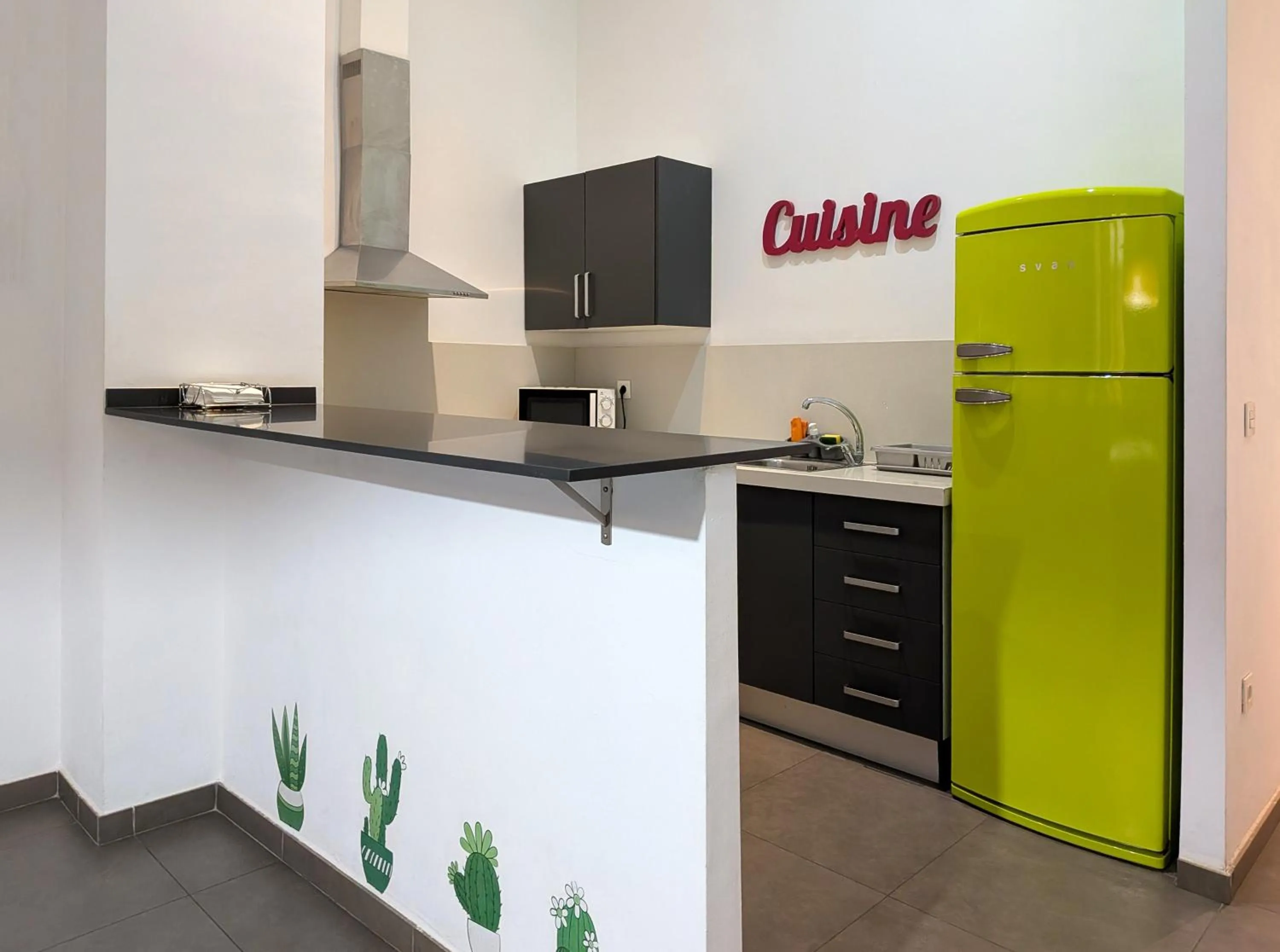 microwave in Flats Friends Soho Suites