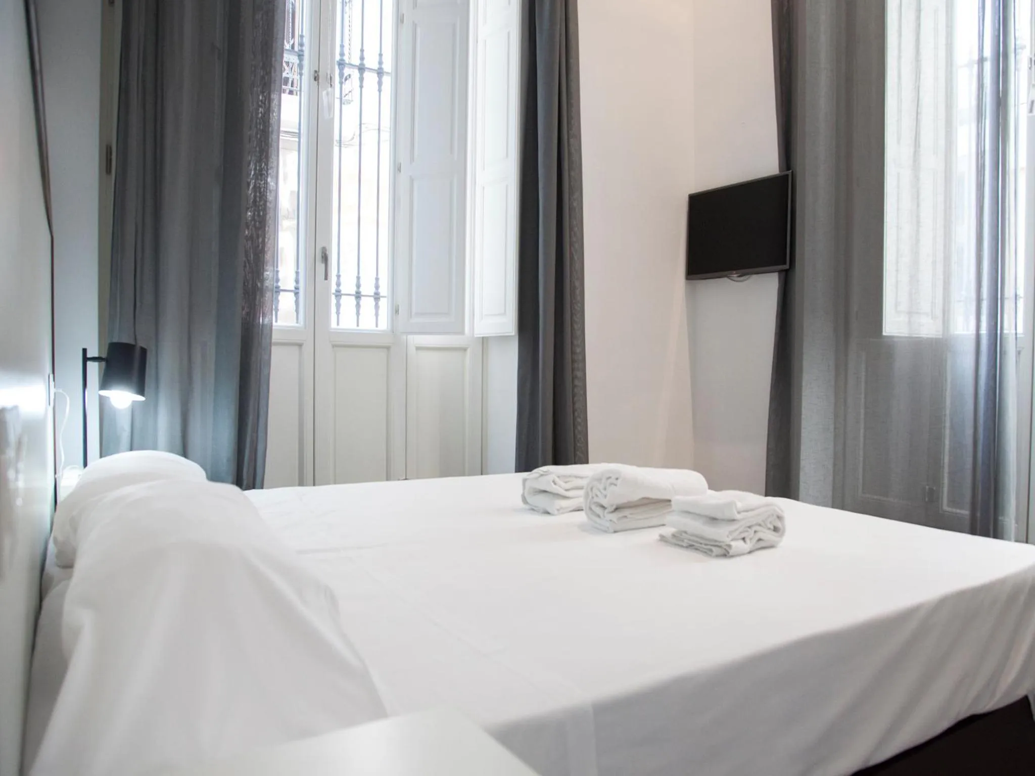 Bedroom, Bed in Flats Friends Soho Suites