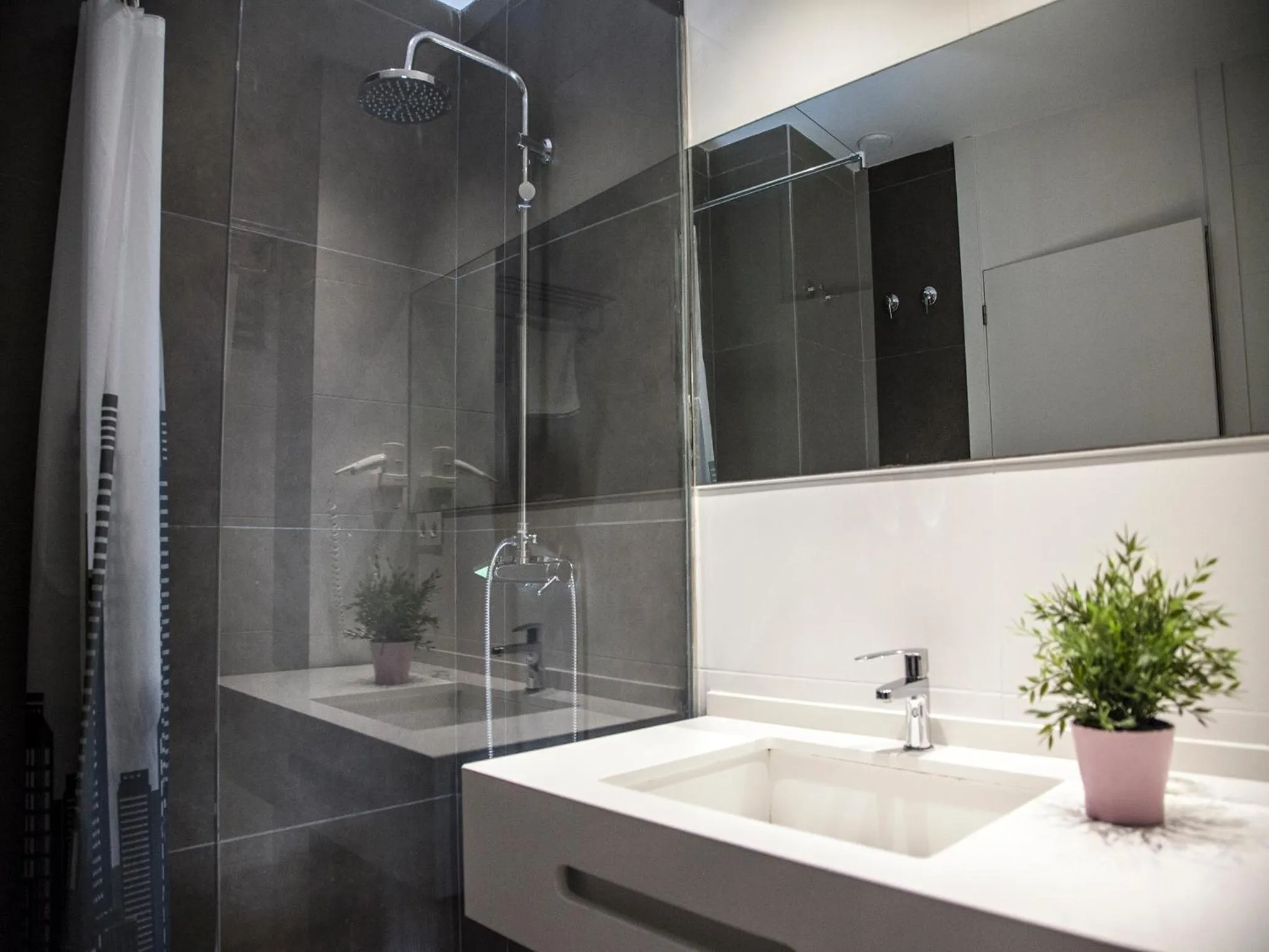 Bathroom in Flats Friends Soho Suites