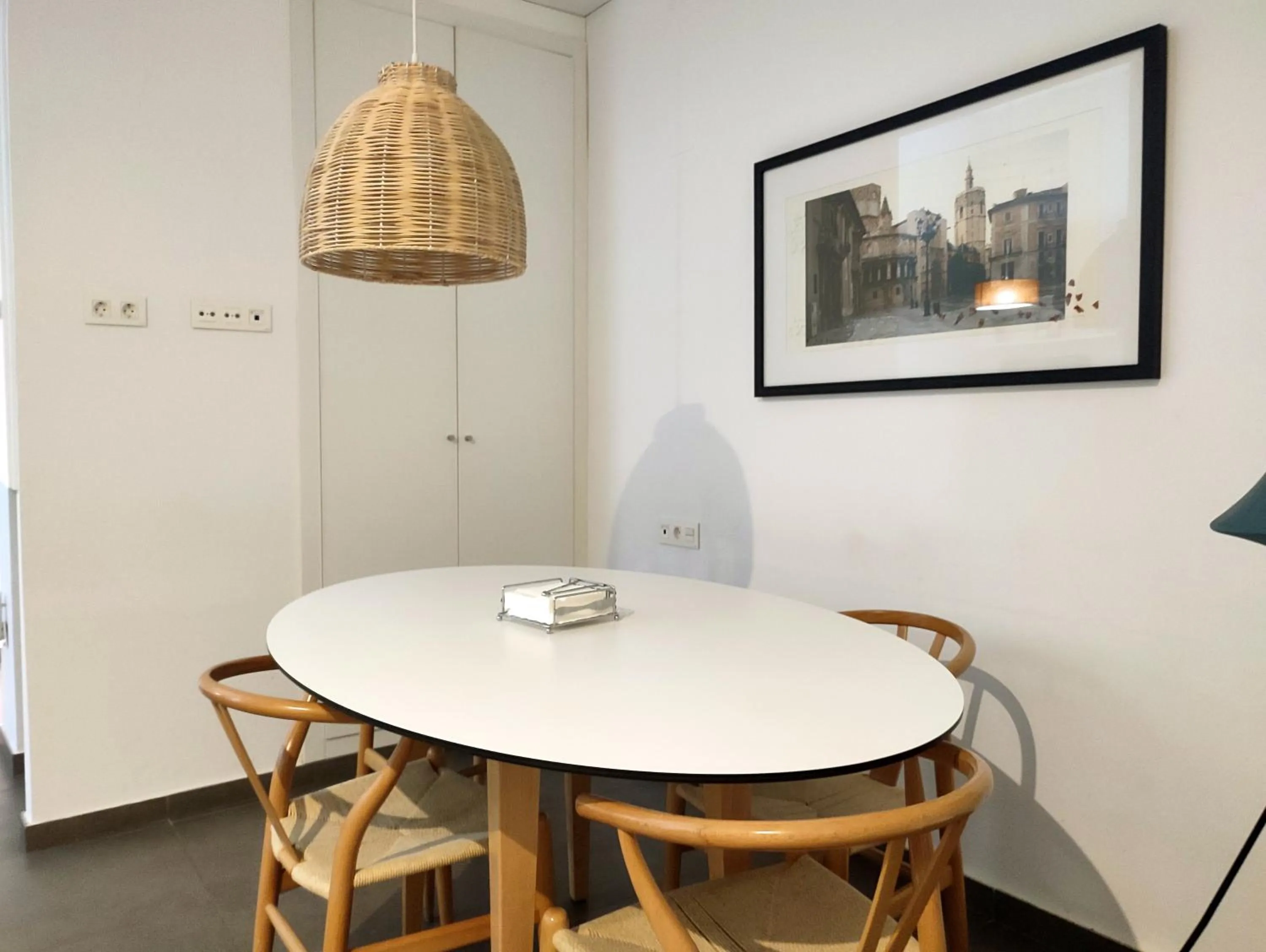 Dining area in Flats Friends Soho Suites