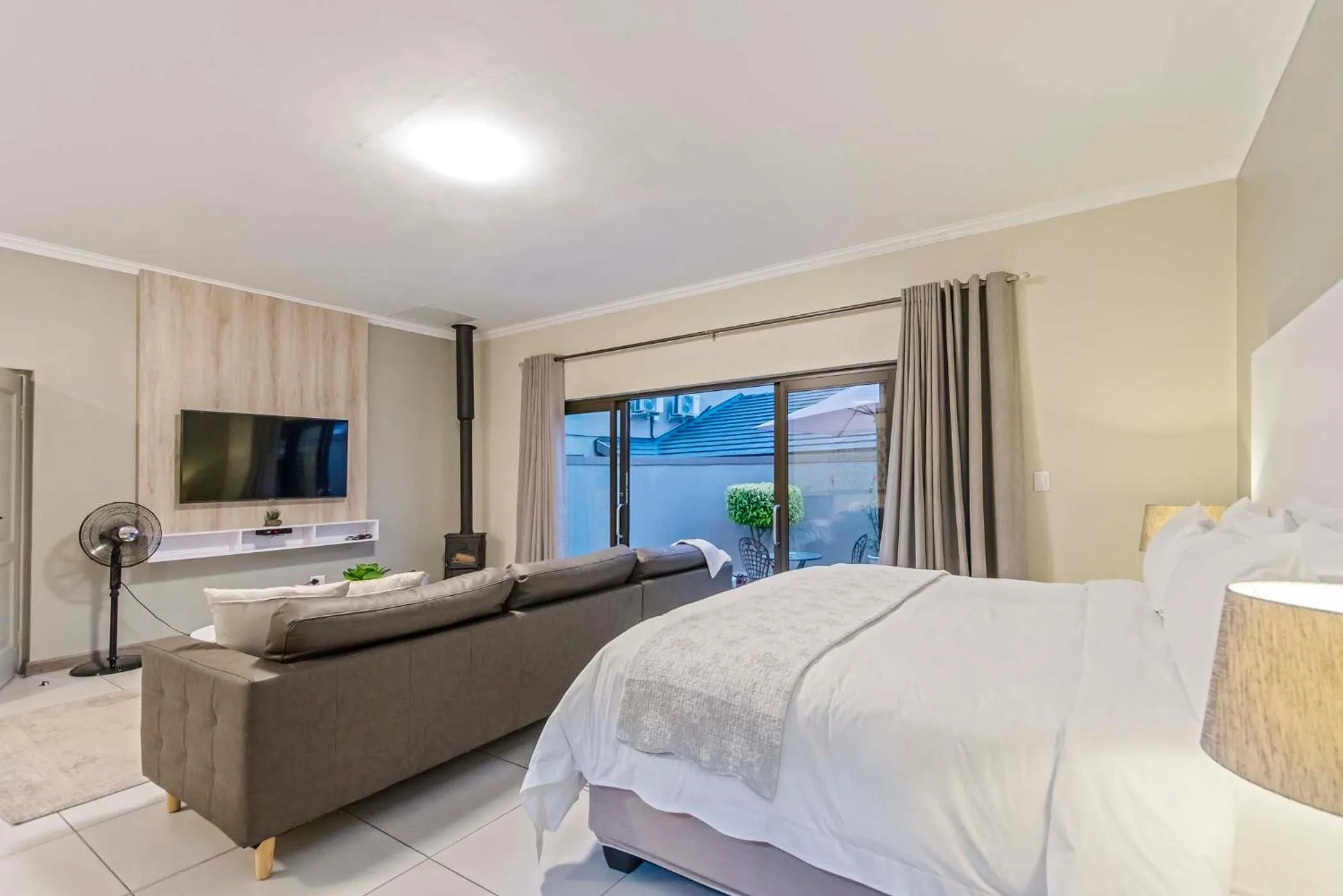 Bed in Dunton Guest House