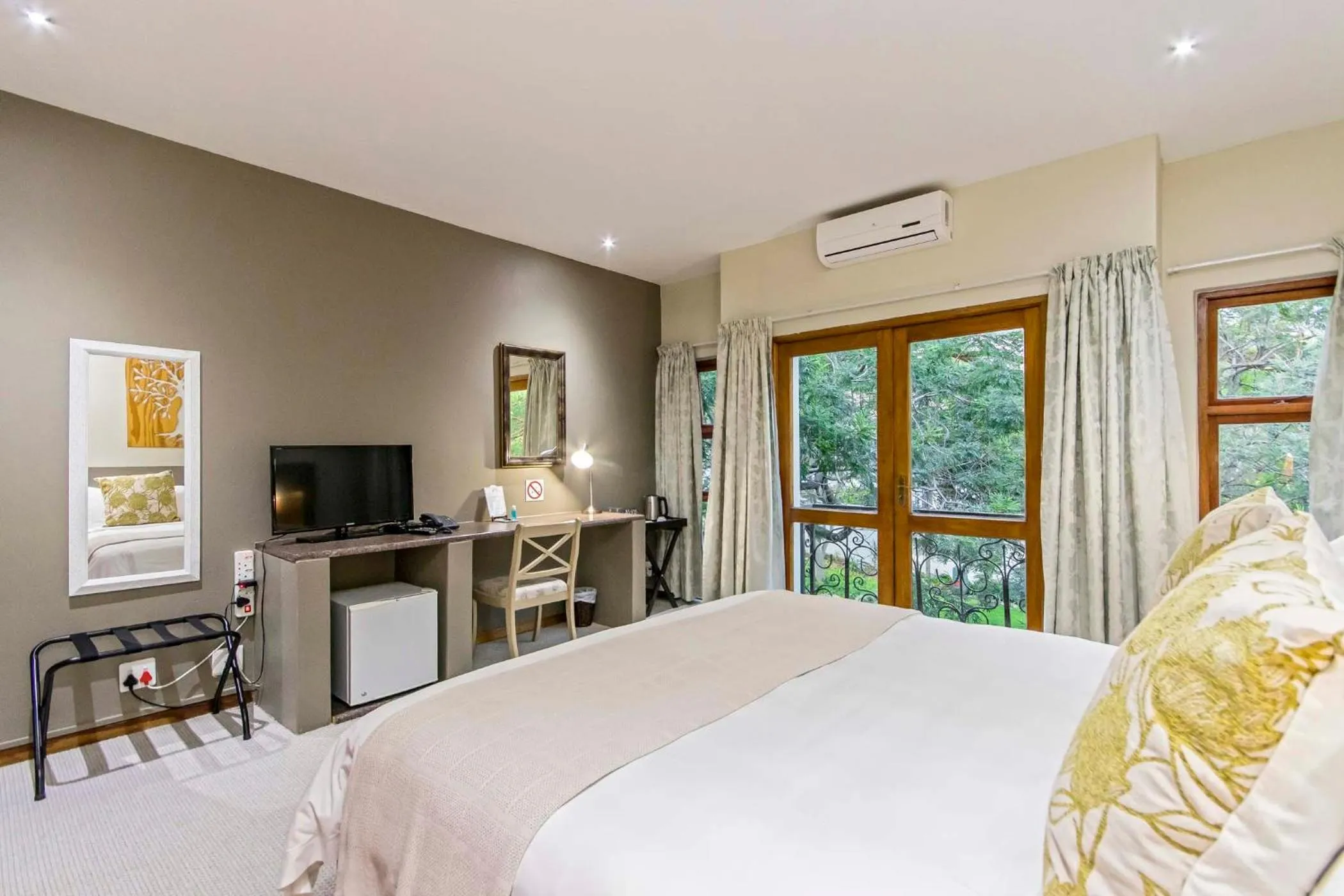 Bed in Dunton Guest House