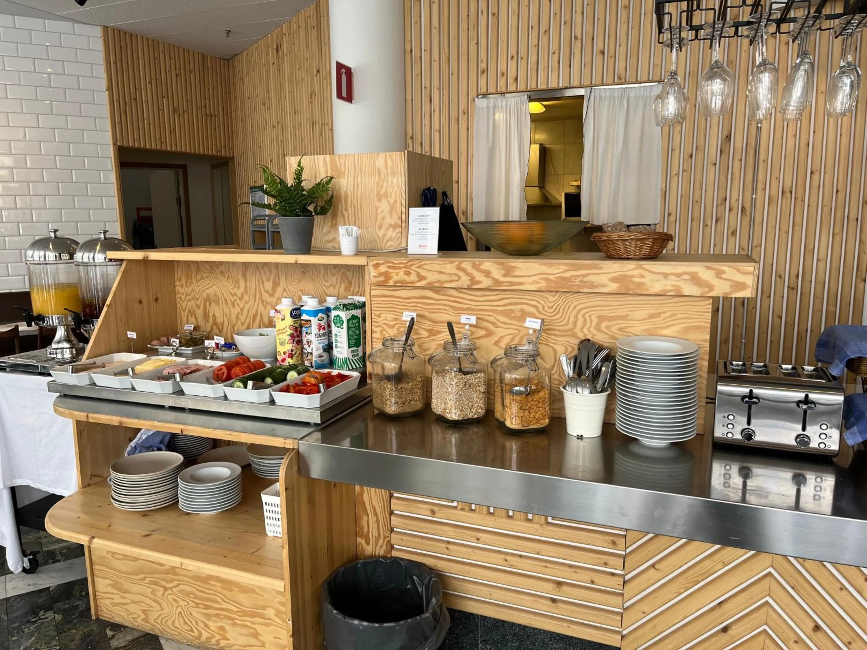 Restaurant/places to eat in 2Home Hotel Apartments