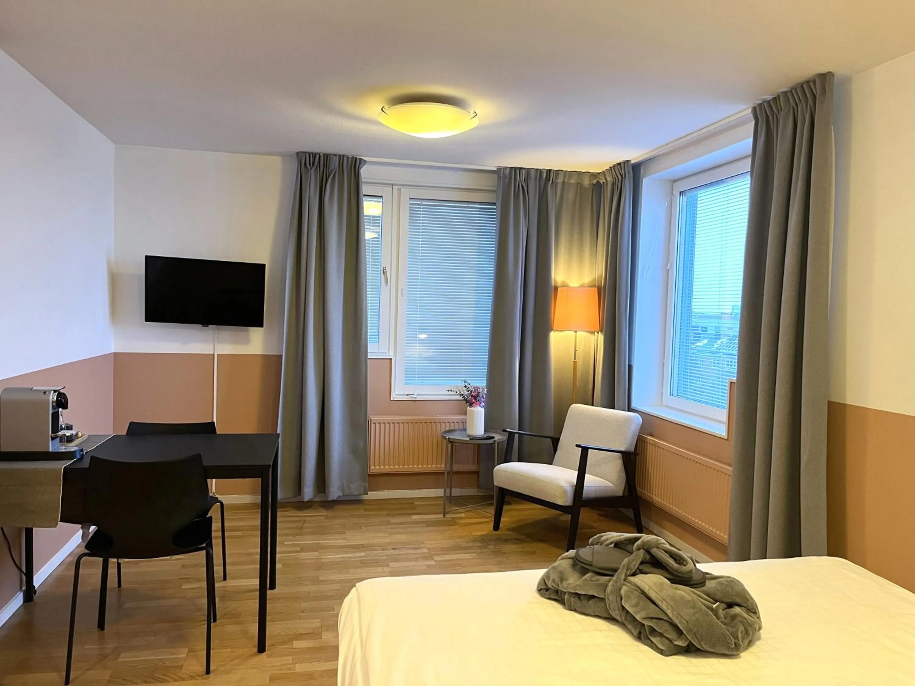 TV and multimedia, Bed in 2Home Hotel Apartments