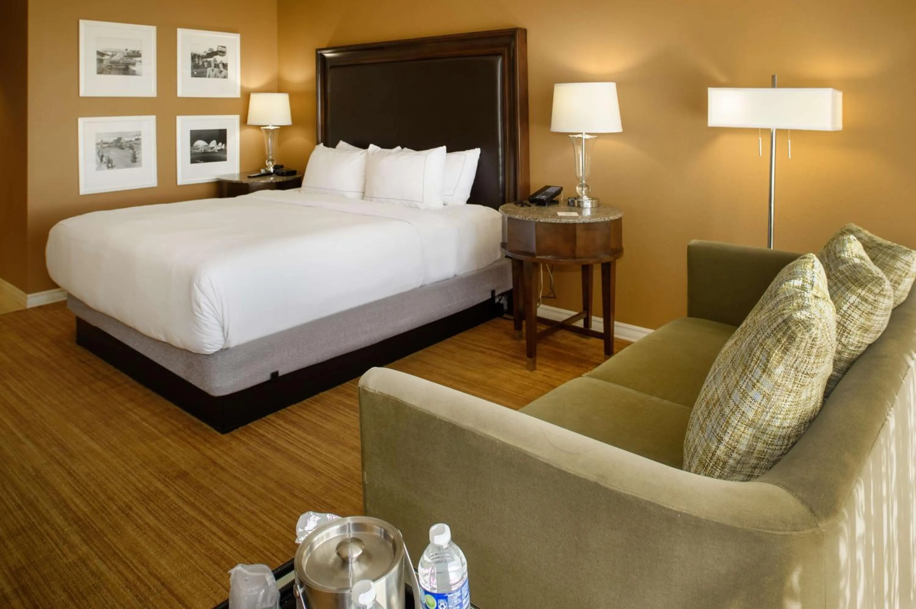 Bed in Hilton St. Louis Airport