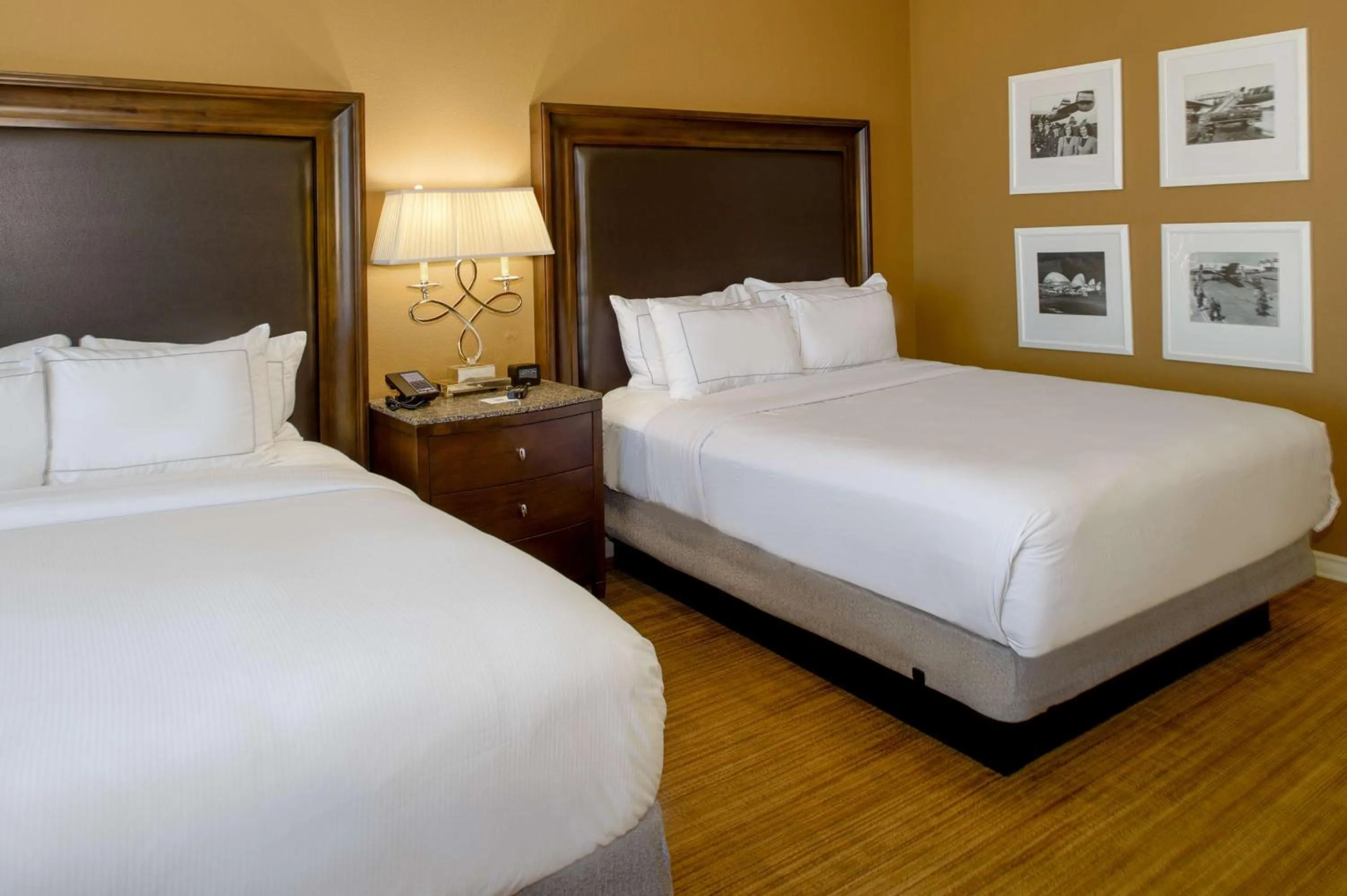 Bed in Hilton St. Louis Airport