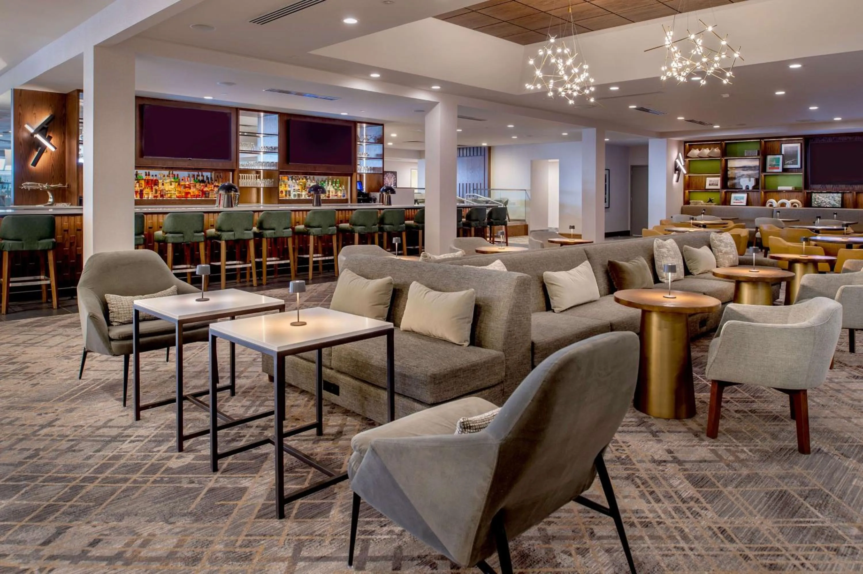 Restaurant/places to eat in Hilton St. Louis Airport