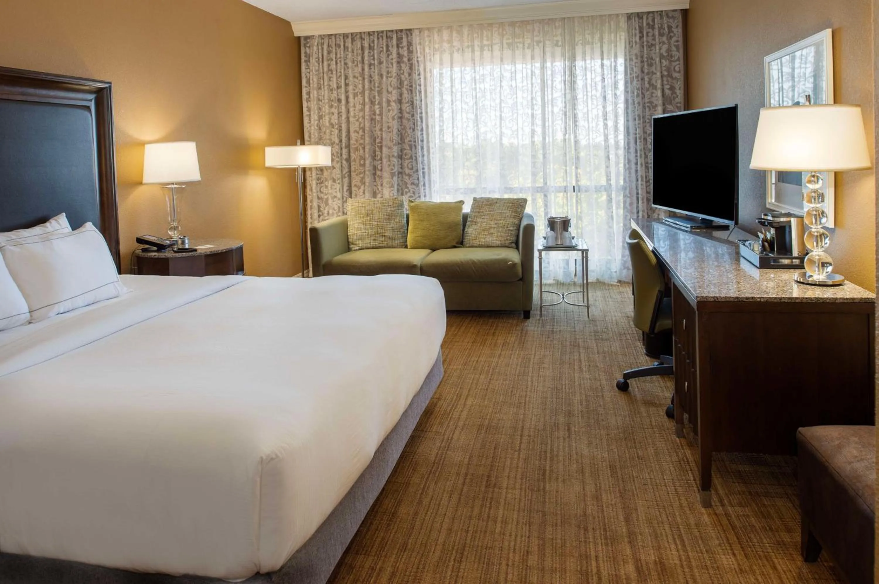 Bed in Hilton St. Louis Airport