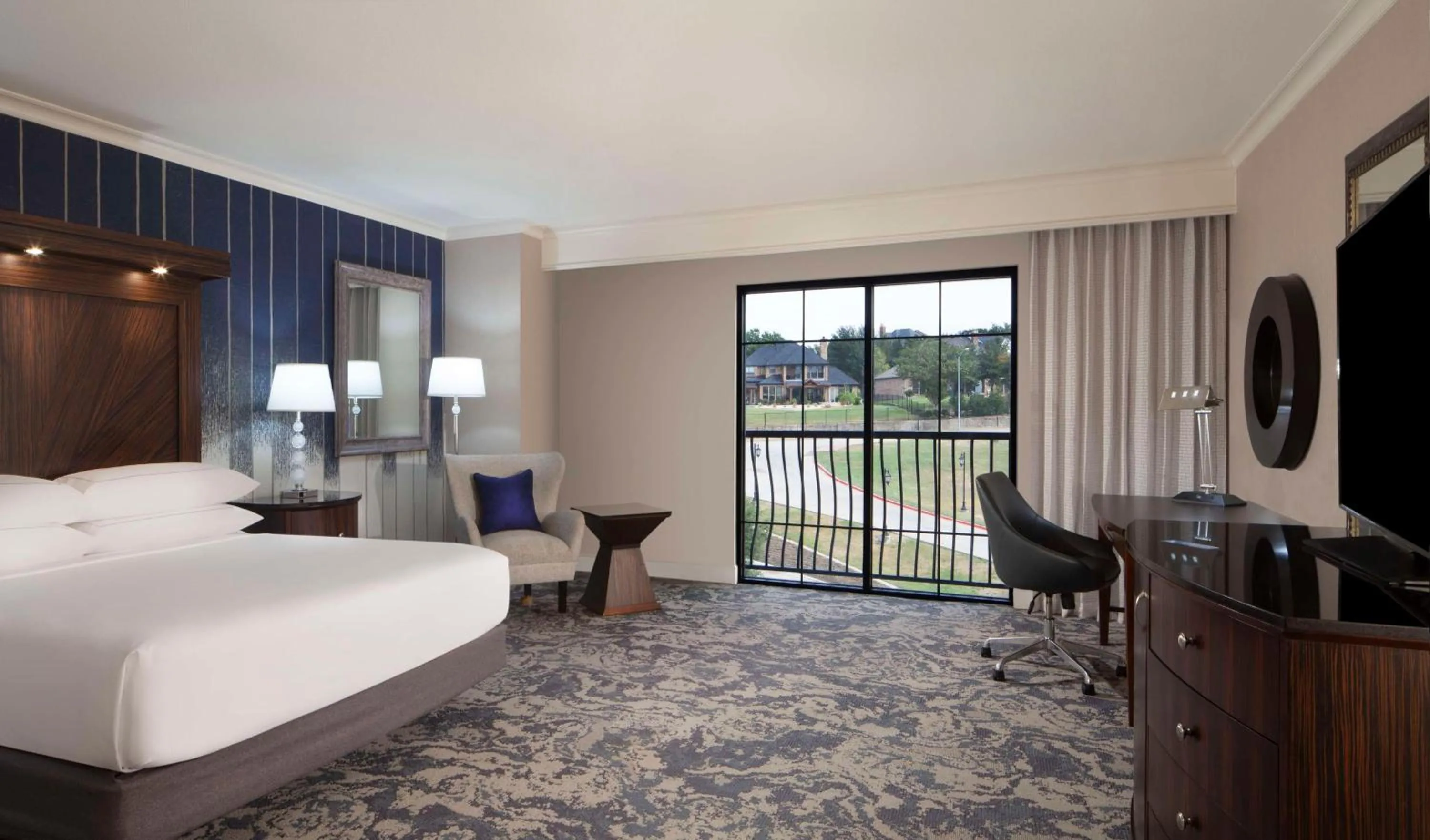 Bed in Hilton Dallas/Rockwall Lakefront Hotel