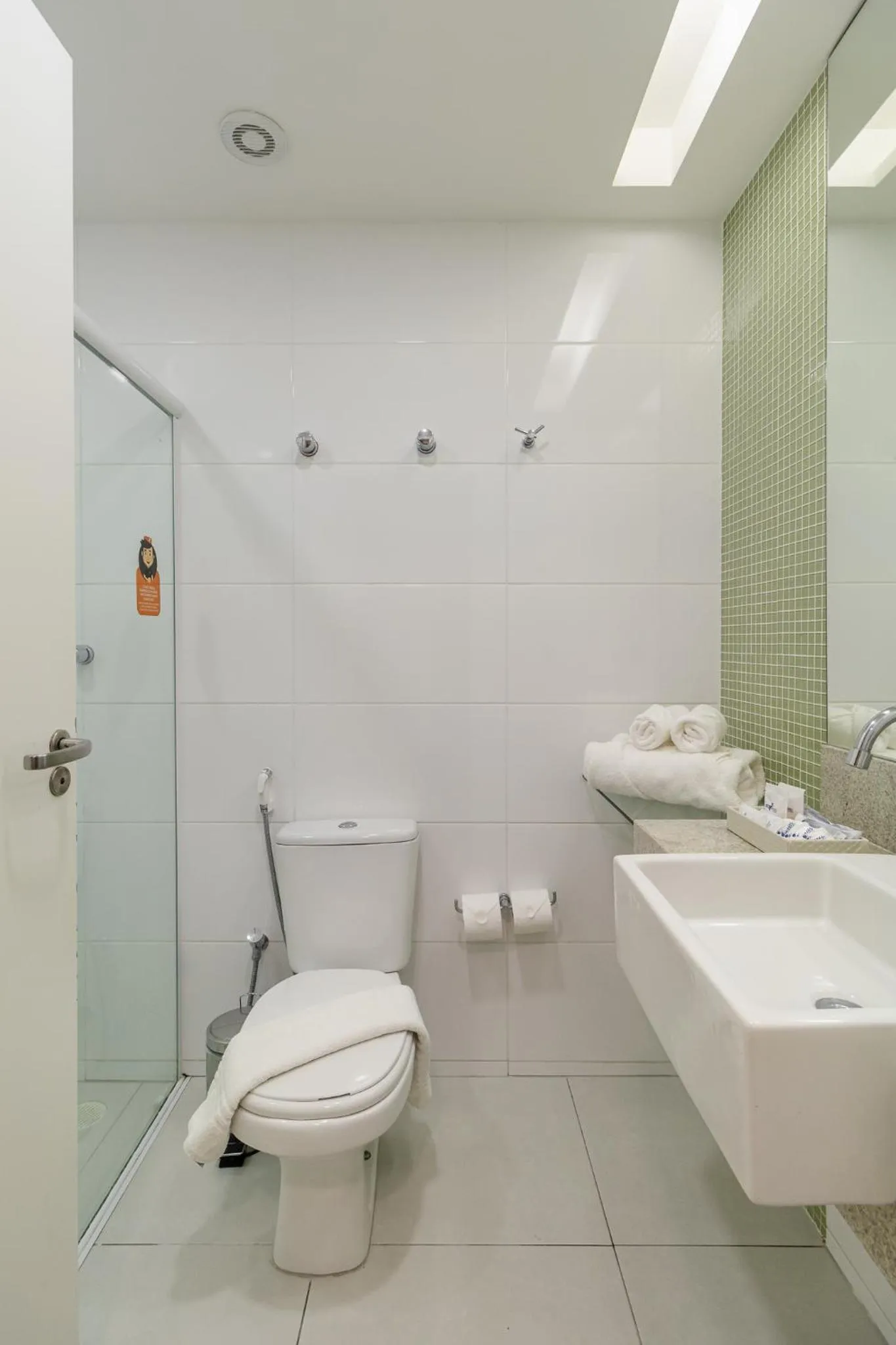 Toilet in Citi Hotel Premium Caruaru