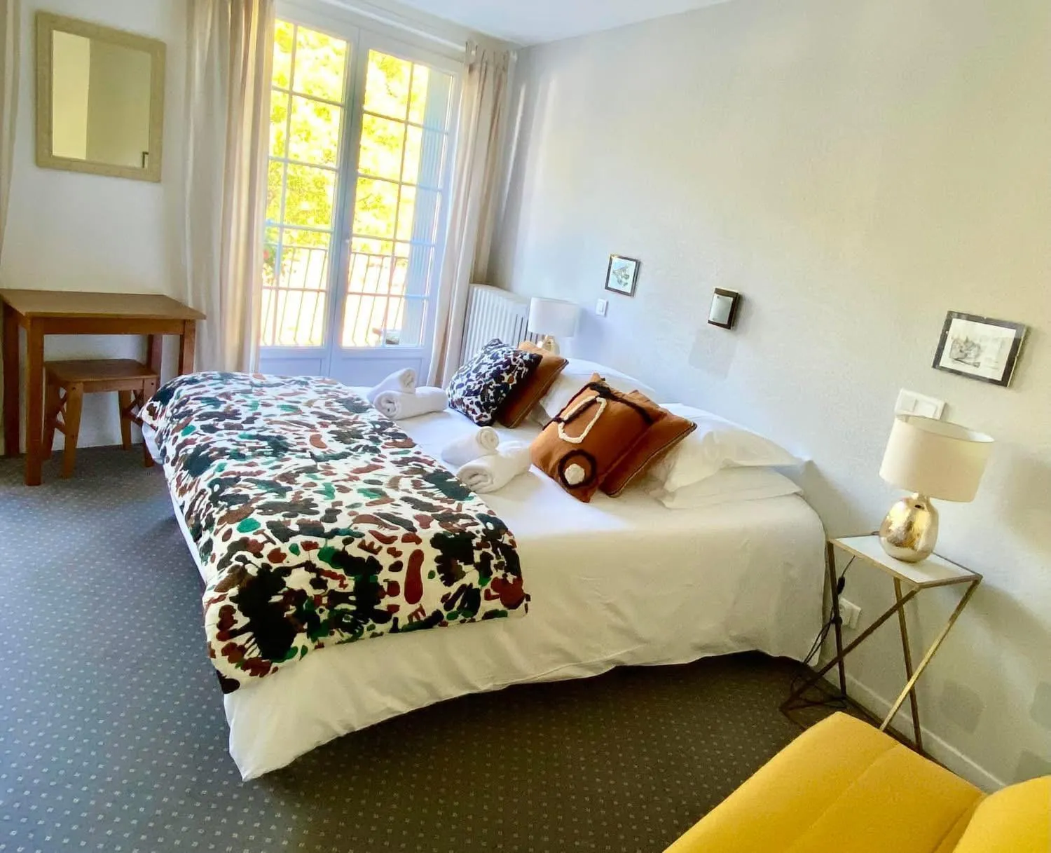 Bed in Hôtel Restaurant du Plomb du Cantal