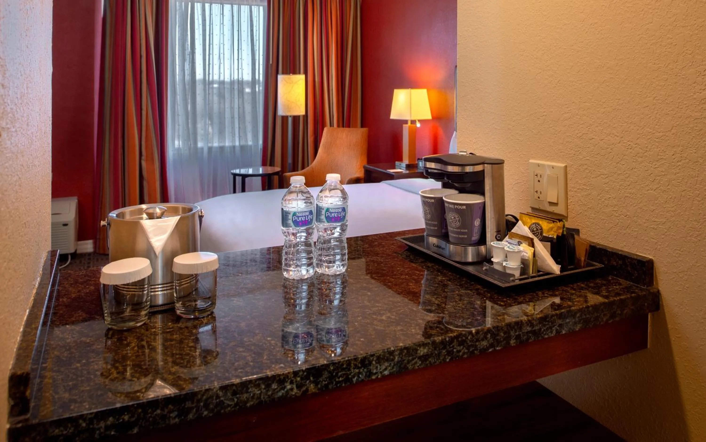 Coffee/tea facilities in DoubleTree by Hilton Hotel St. Louis - Chesterfield