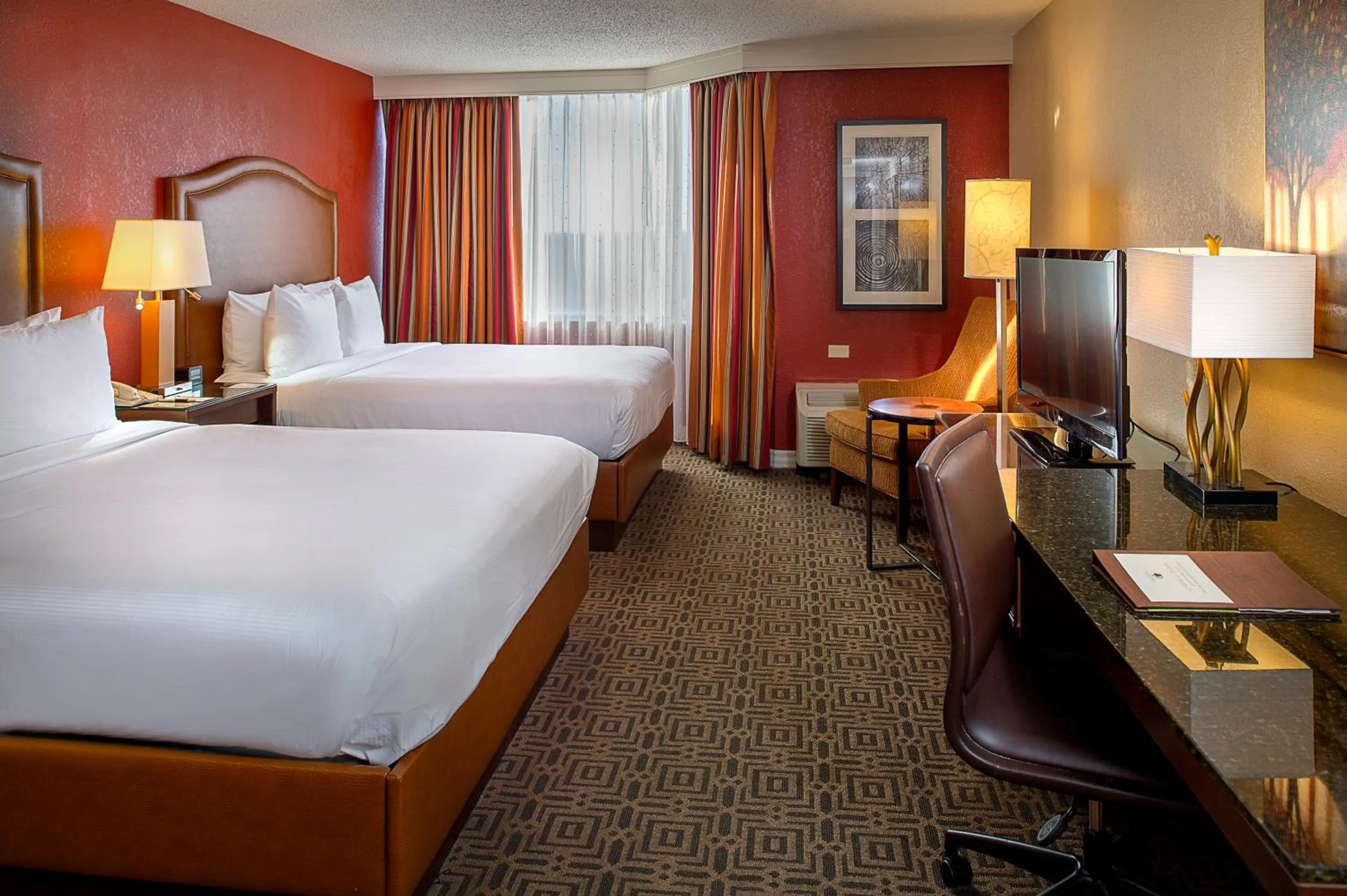 Bed in DoubleTree by Hilton Hotel St. Louis - Chesterfield
