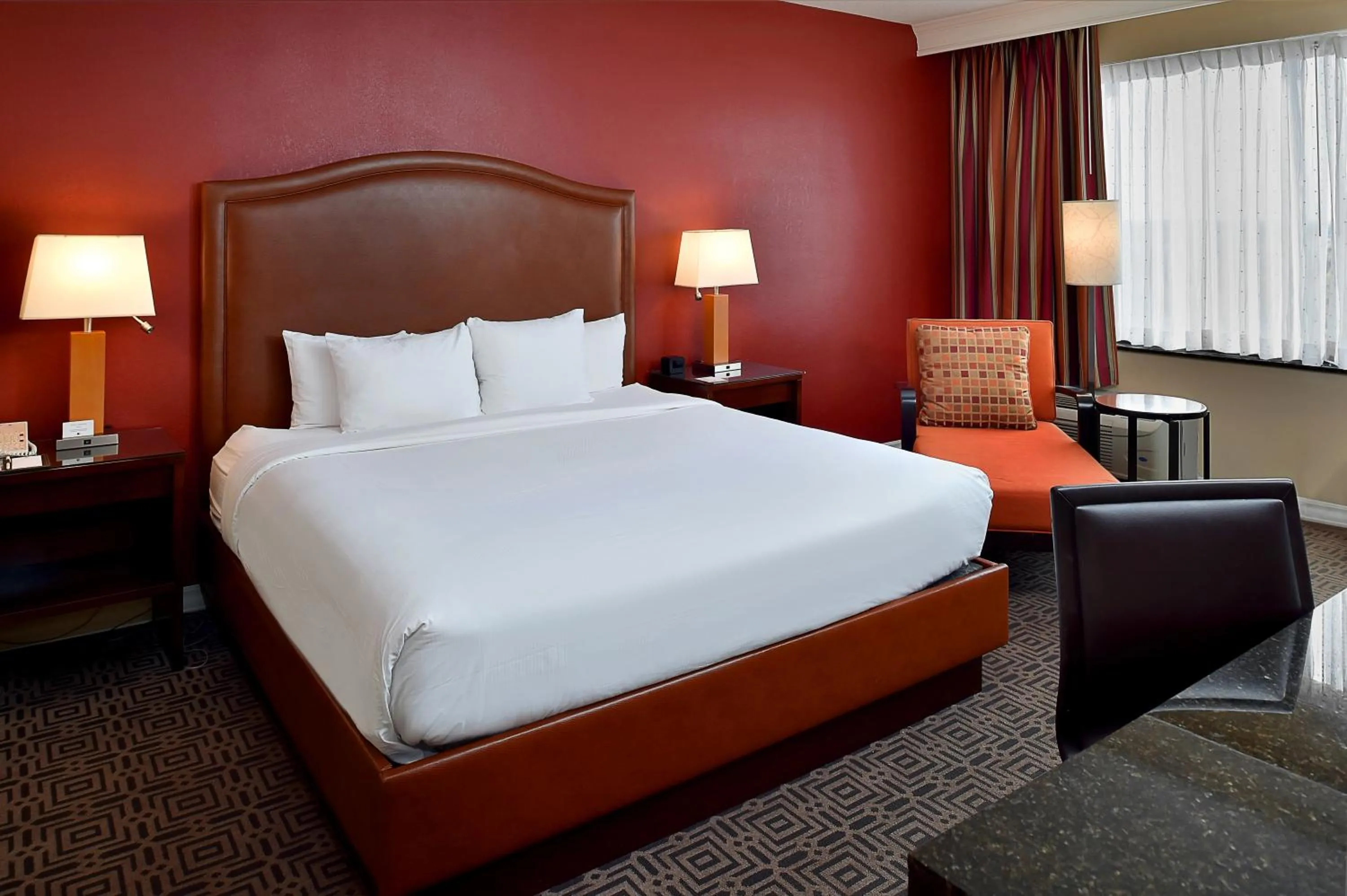 Guests, Bed in DoubleTree by Hilton Hotel St. Louis - Chesterfield