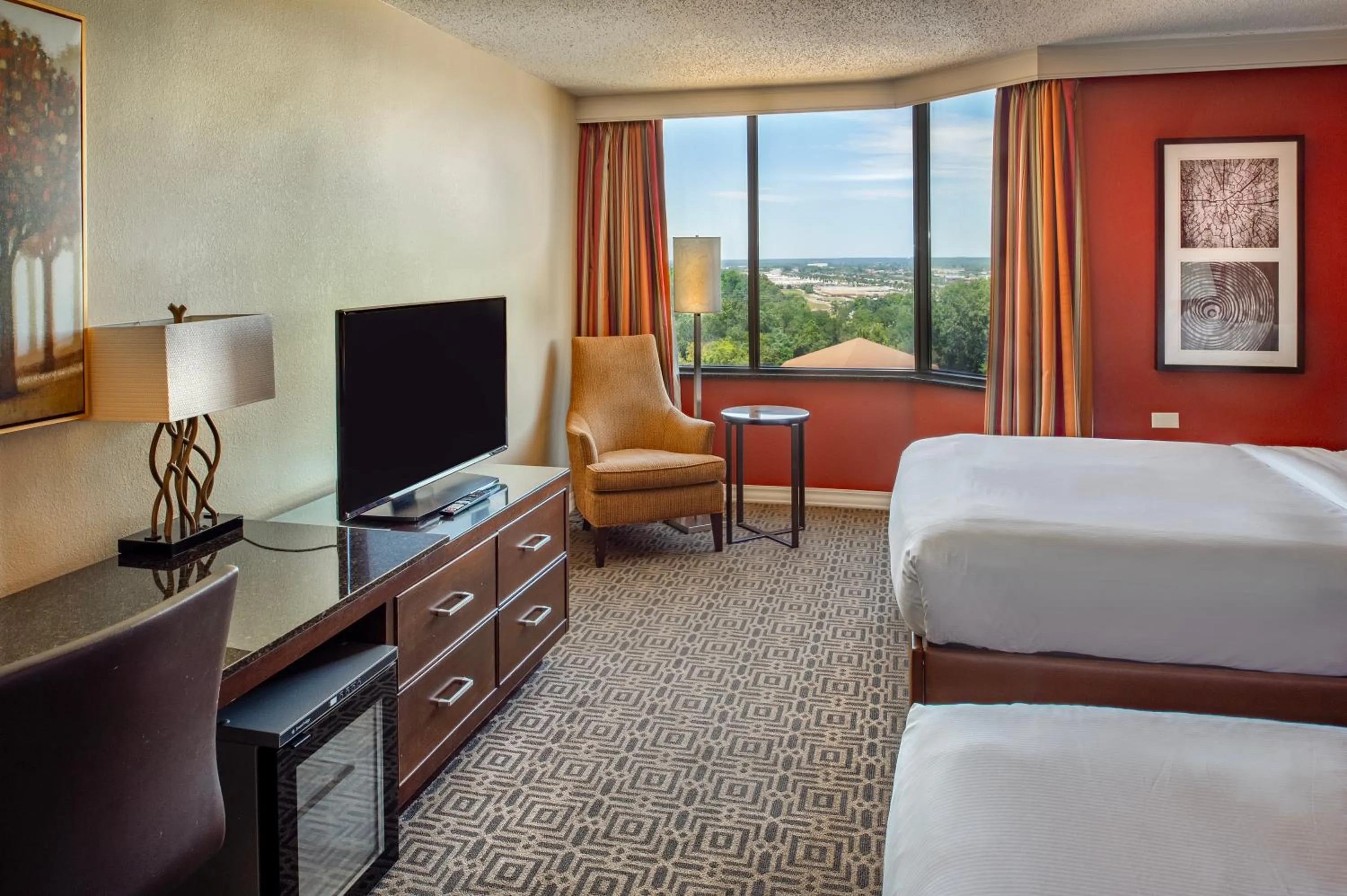 View (from property/room), Bed in DoubleTree by Hilton Hotel St. Louis - Chesterfield