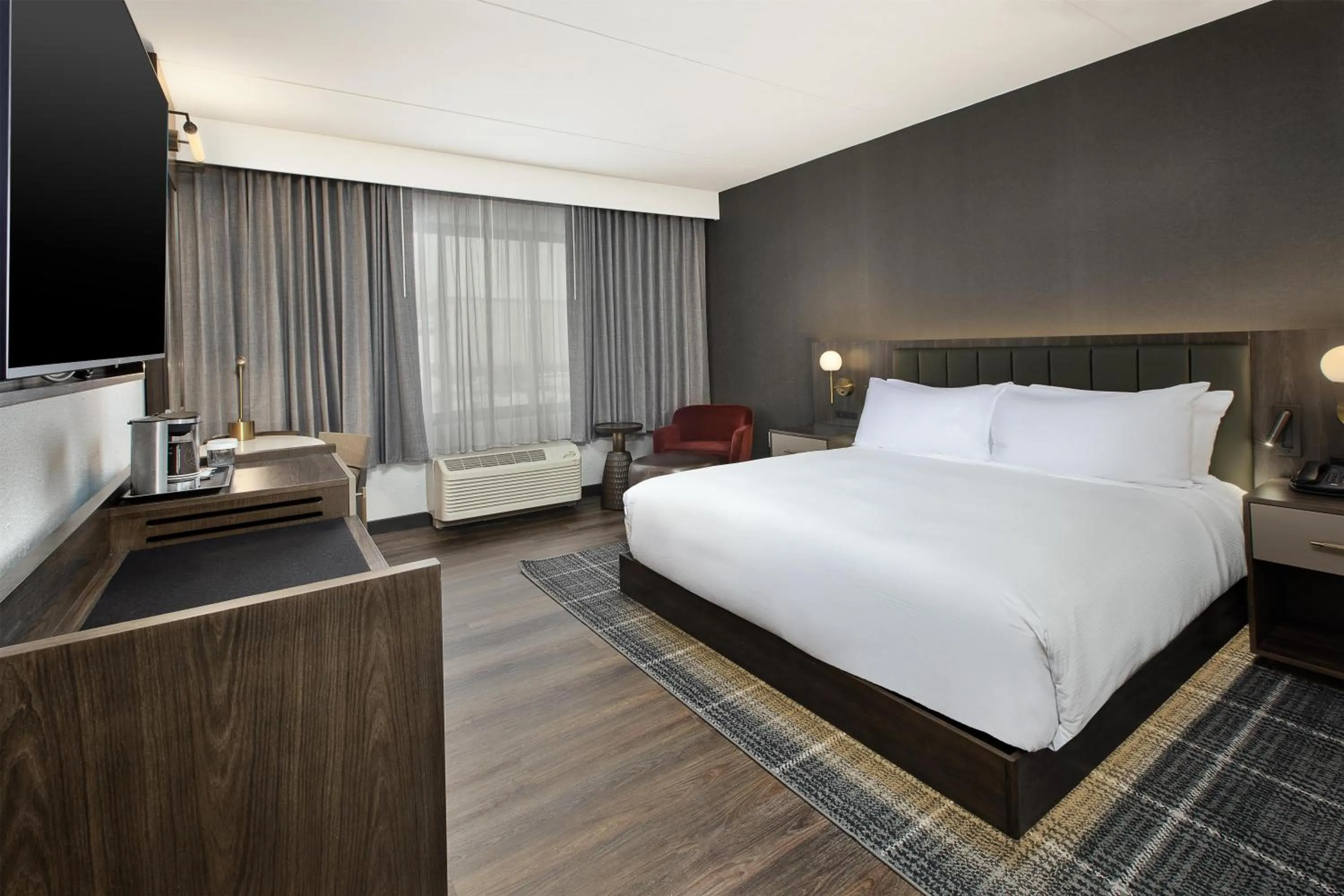 Bed in DoubleTree by Hilton Hotel Detroit Novi