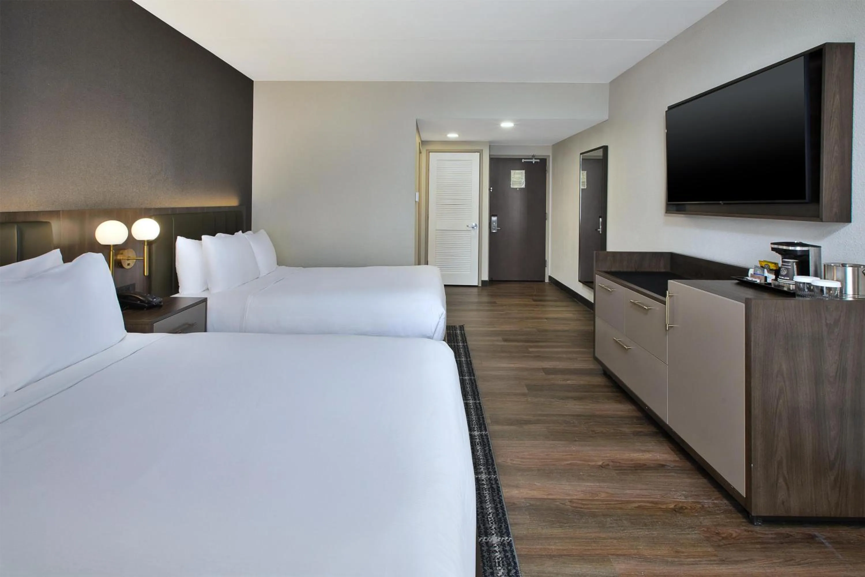 Bed in DoubleTree by Hilton Hotel Detroit Novi