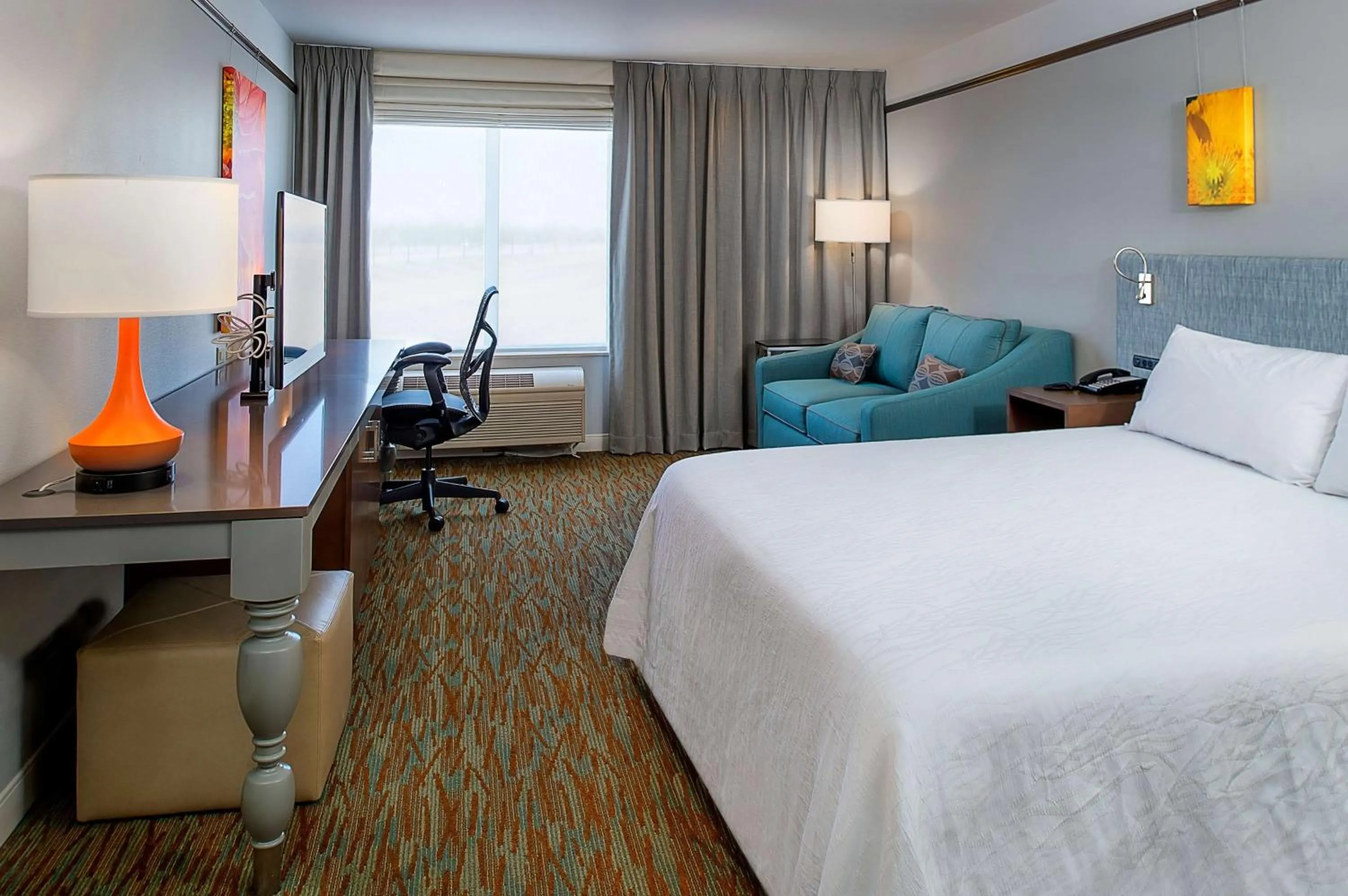 Bedroom, Bed in Hilton Garden Inn St. Louis/O'Fallon