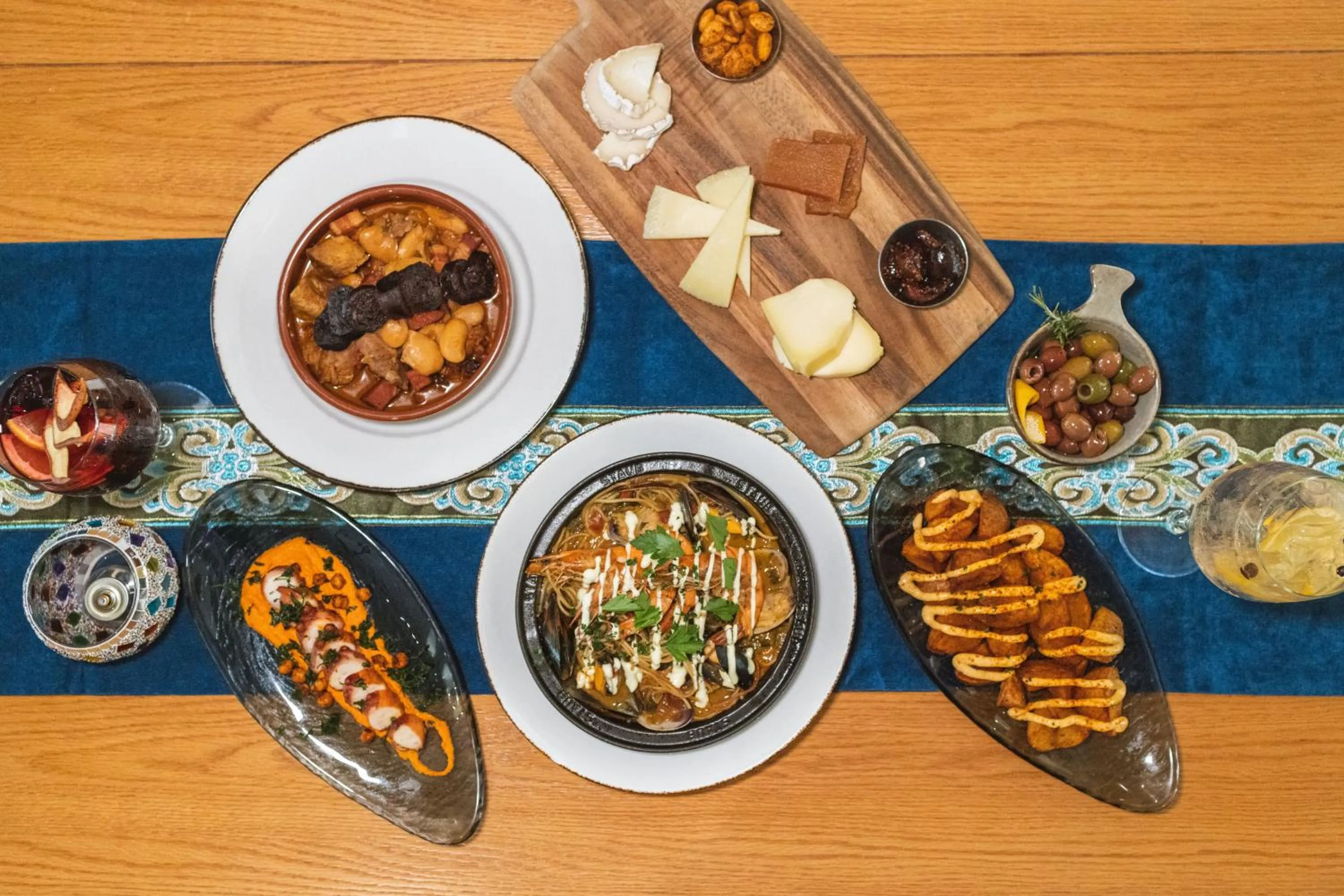 Restaurant/places to eat in Hotel Shattuck Plaza