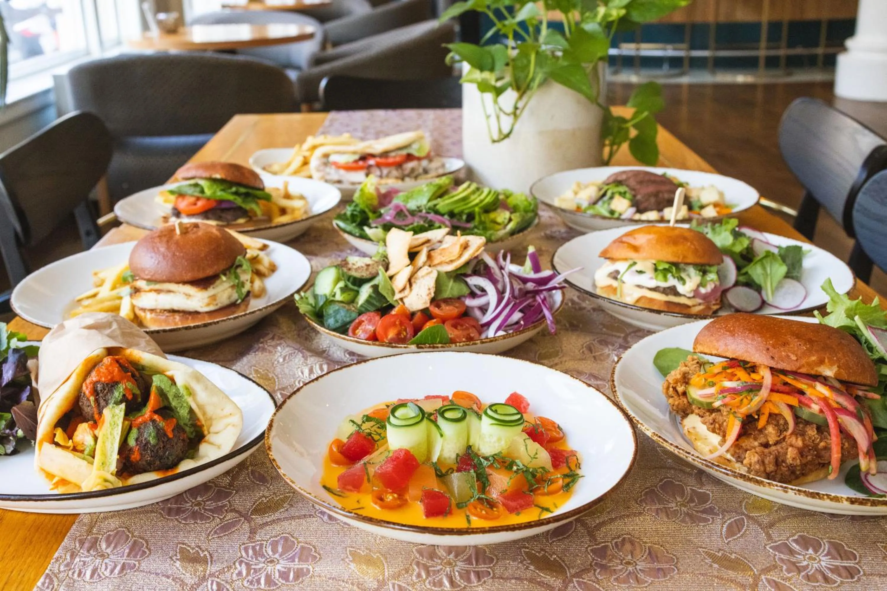 Restaurant/places to eat in Hotel Shattuck Plaza