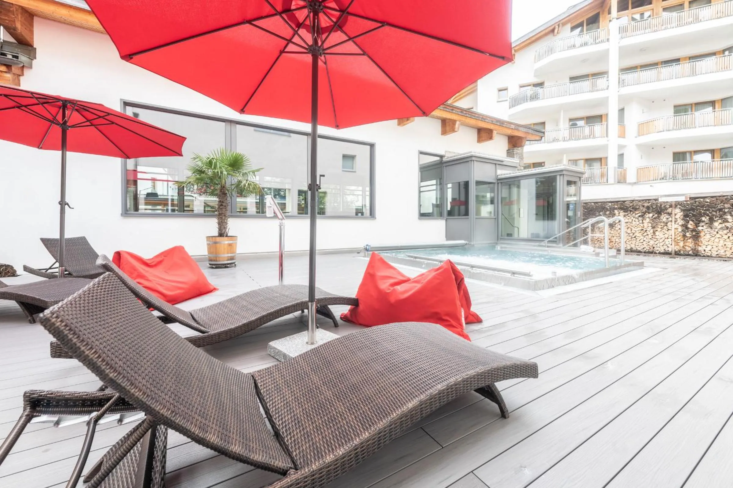 Swimming pool in Hotel Lenzerhorn - Alpine Stay, Spa & Savour