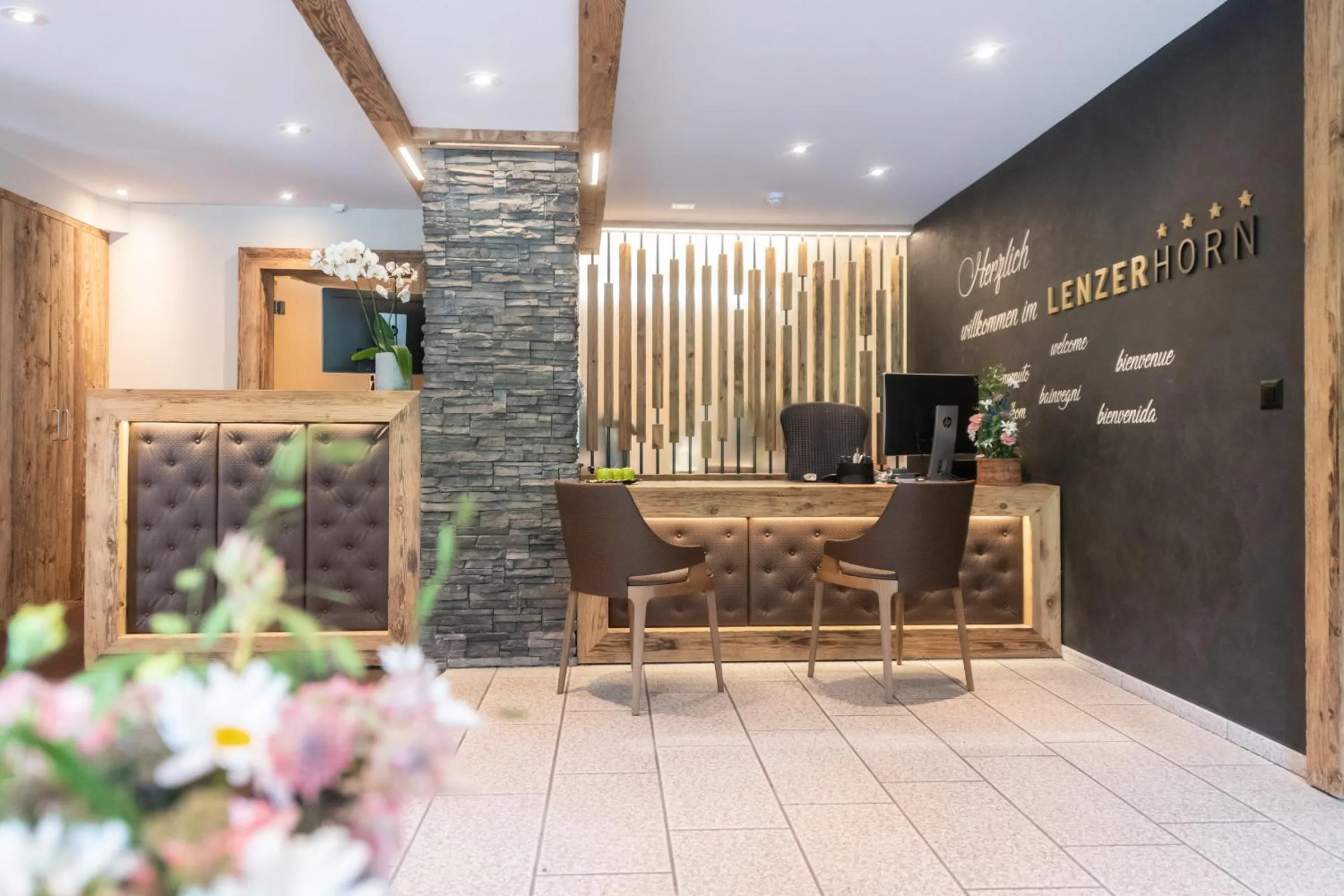 Lobby or reception in Hotel Lenzerhorn - Alpine Stay, Spa & Savour