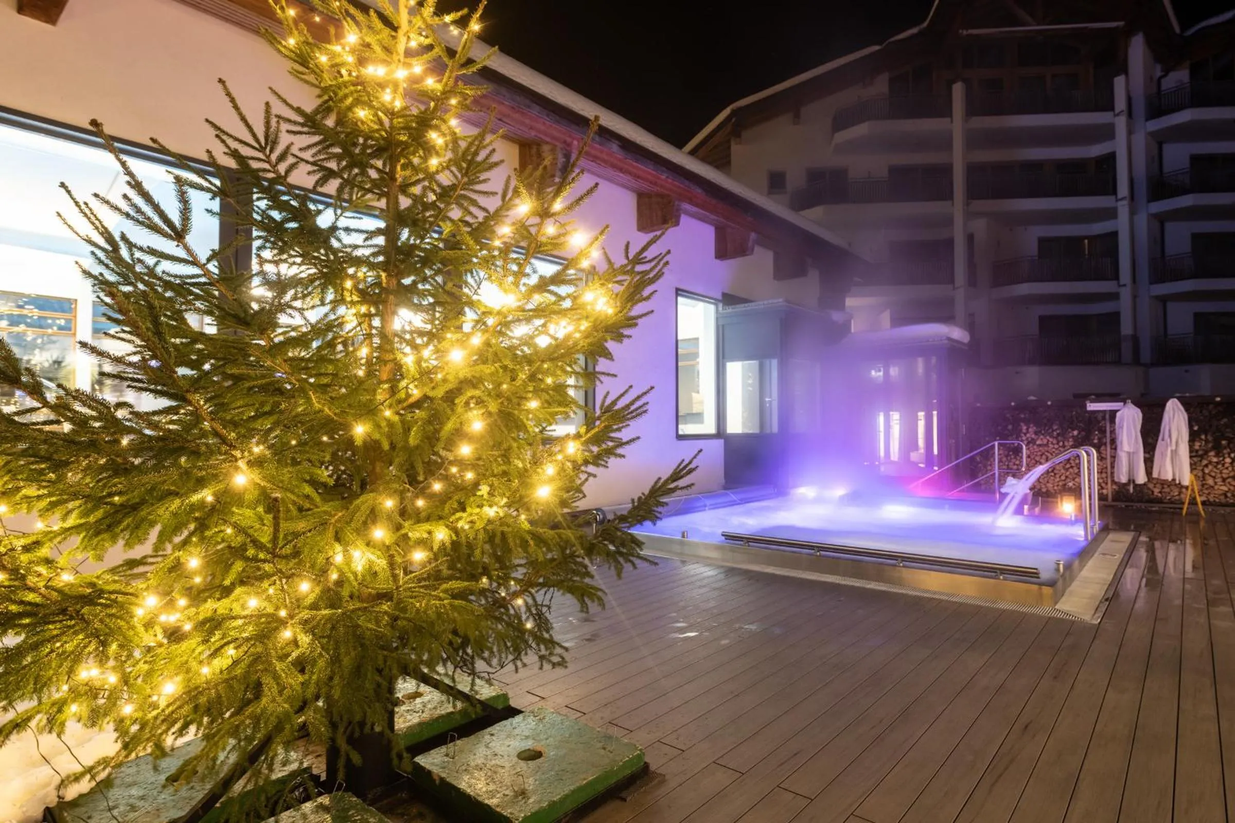 Swimming pool in Hotel Lenzerhorn - Alpine Stay, Spa & Savour