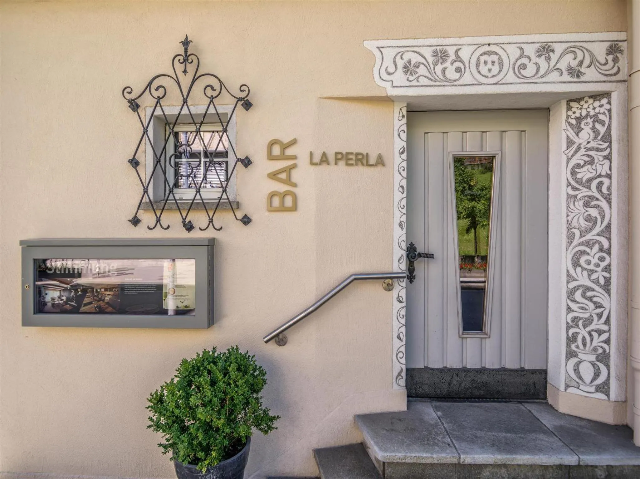 Facade/entrance in Hotel Lenzerhorn - Alpine Stay, Spa & Savour