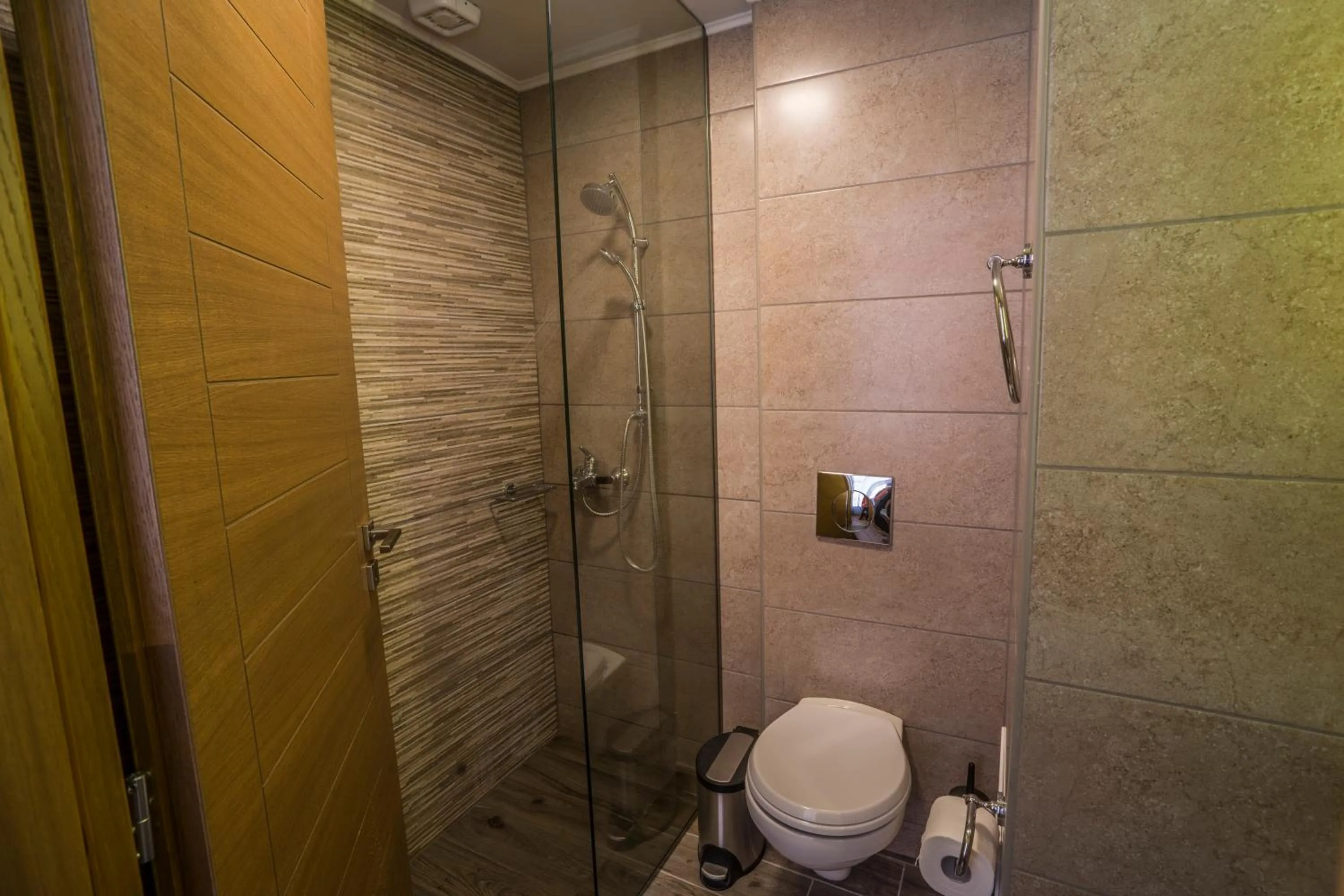 Shower in 11City Rooms