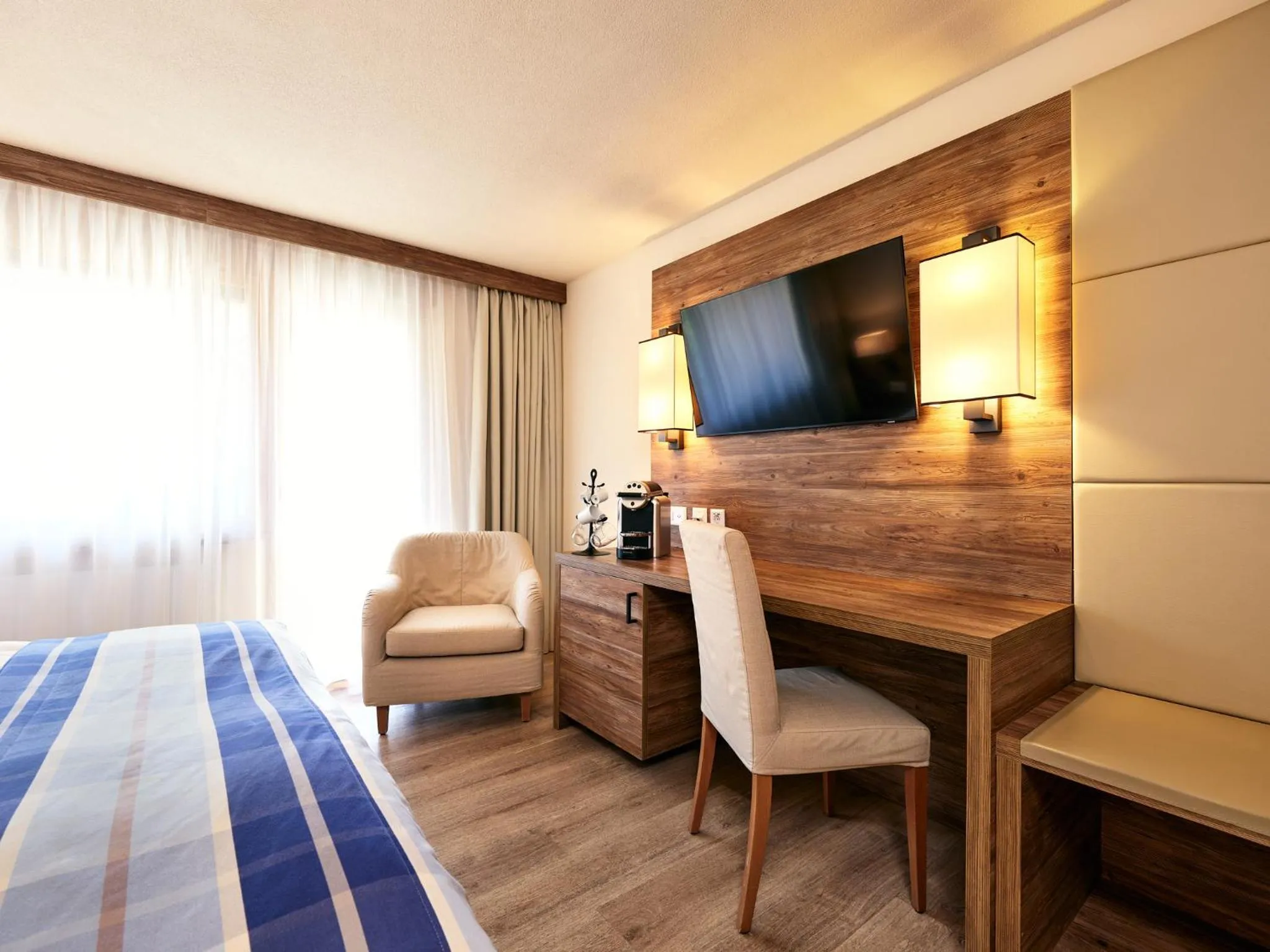 Bedroom, Bed in Hotel Ambassador Zermatt