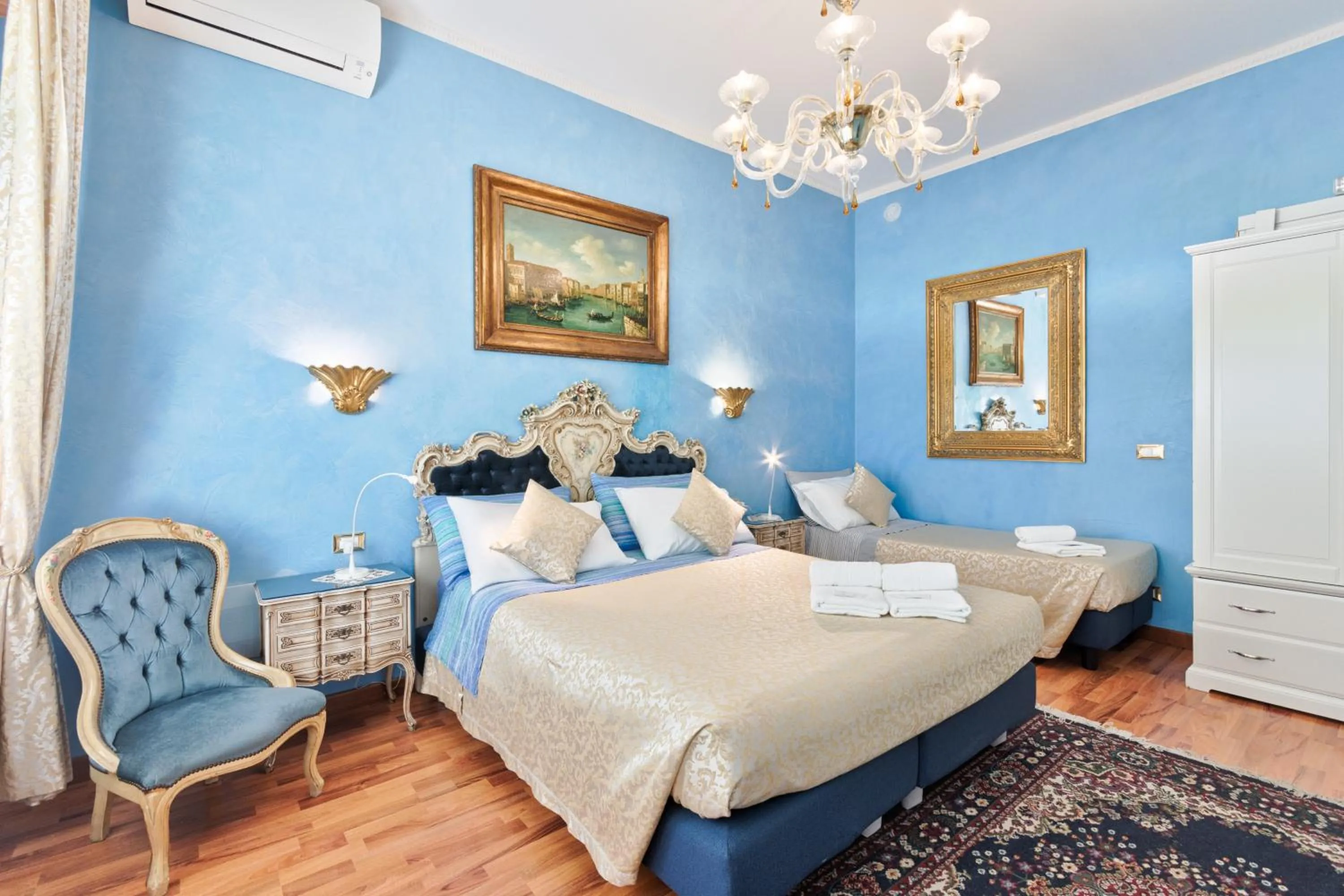 Photo of the whole room in BB Venezia