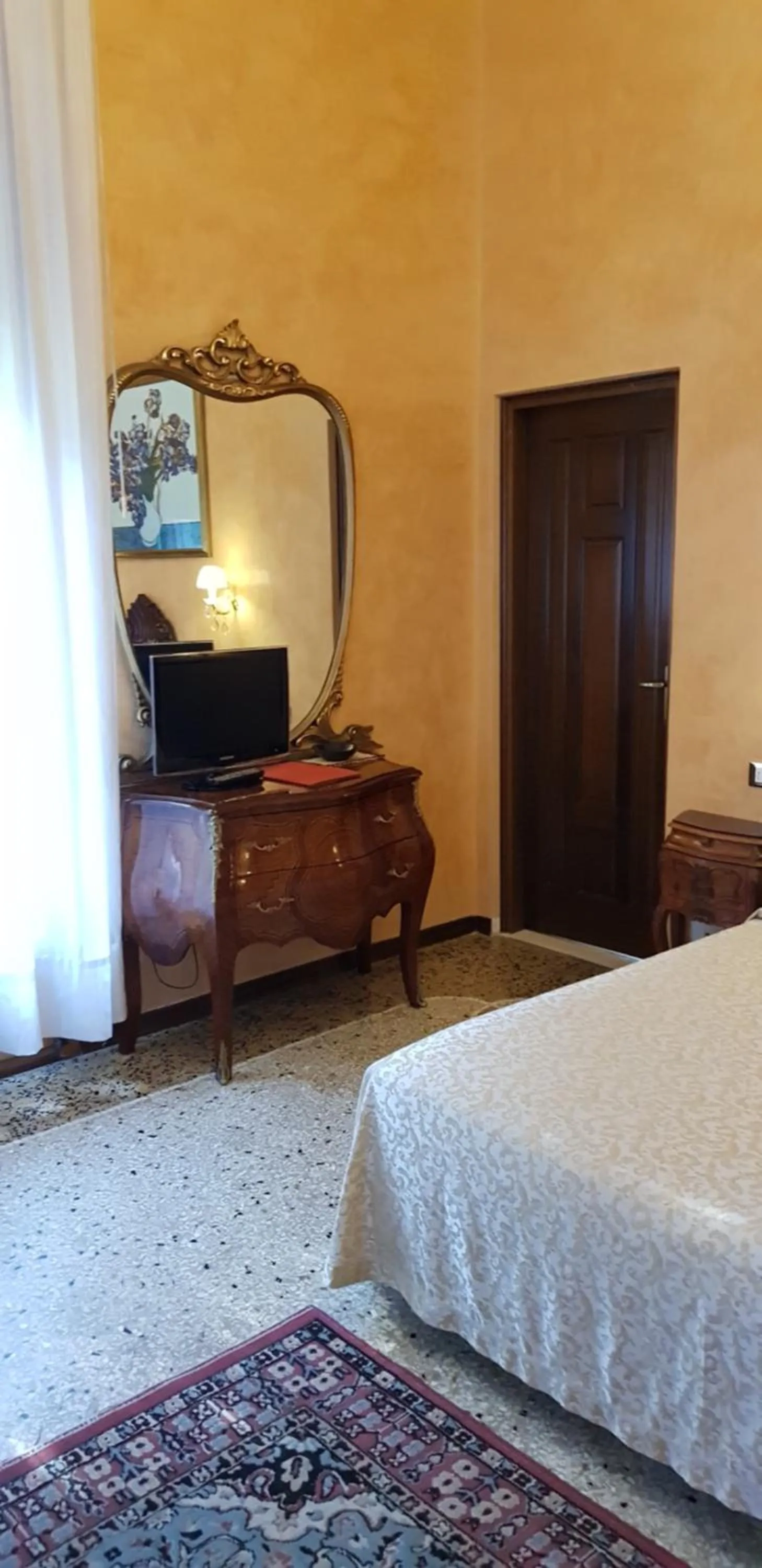 Photo of the whole room in BB Venezia