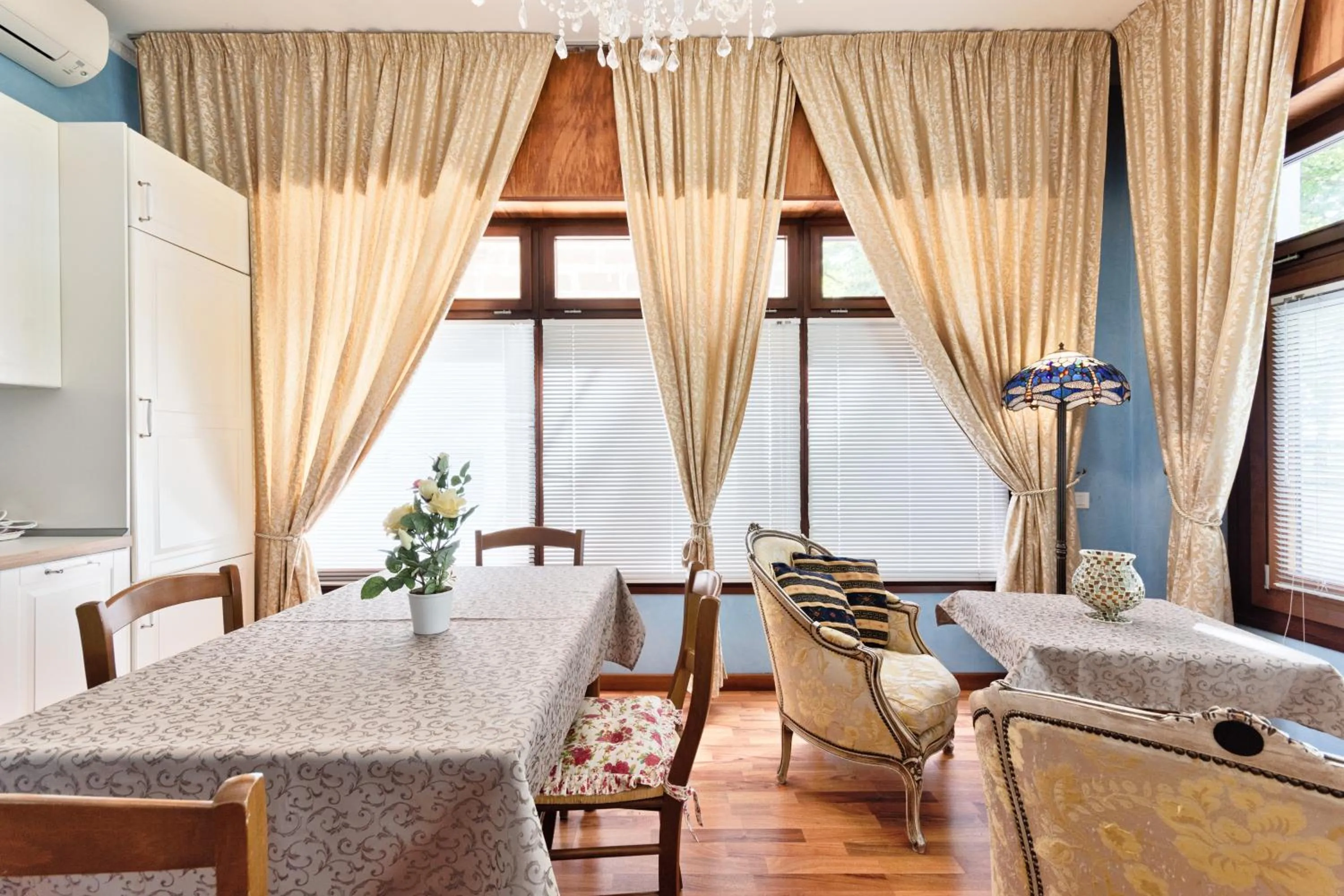 Seating area in BB Venezia