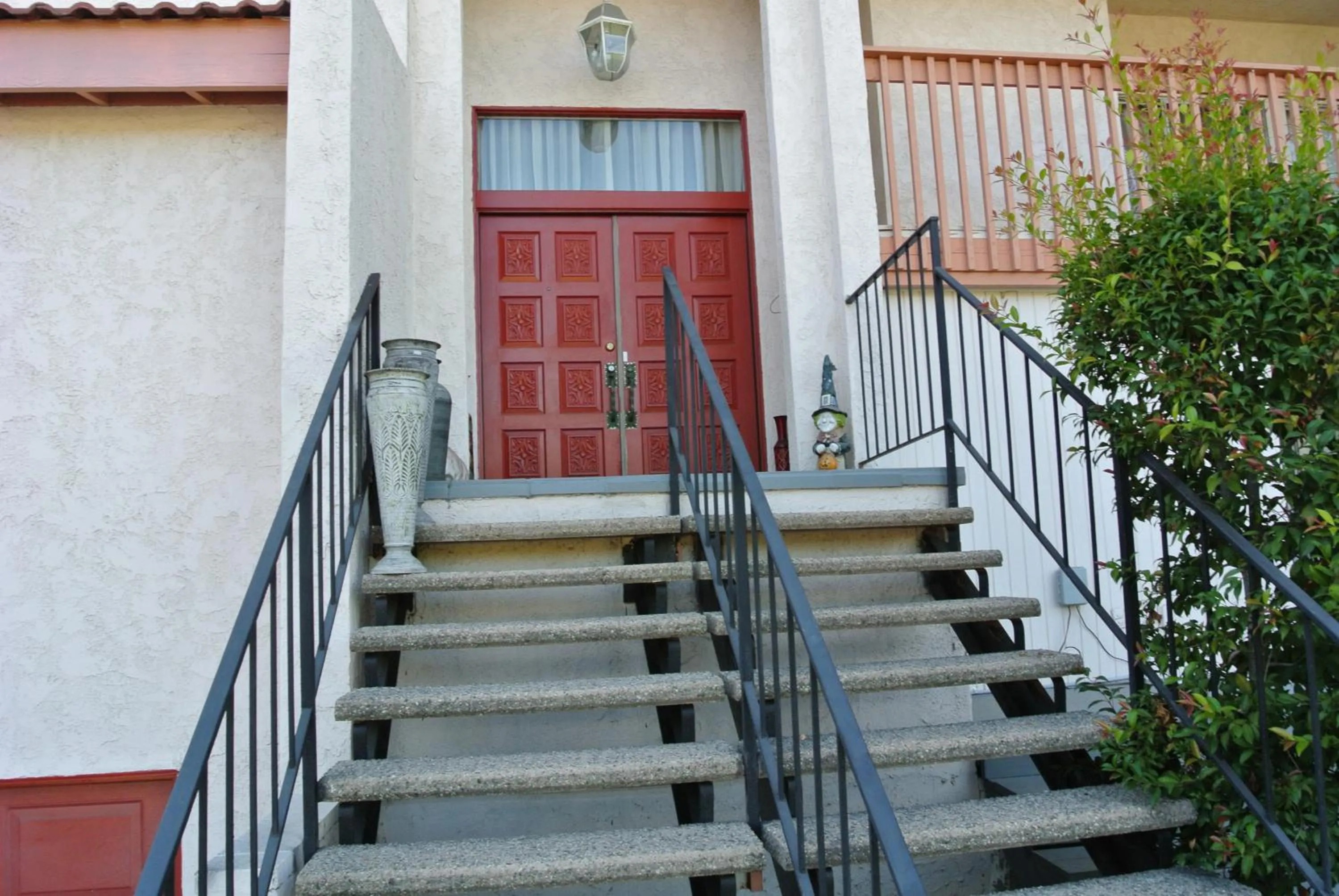 Facade/entrance in Bed and Breakfast in Hollywood Hills