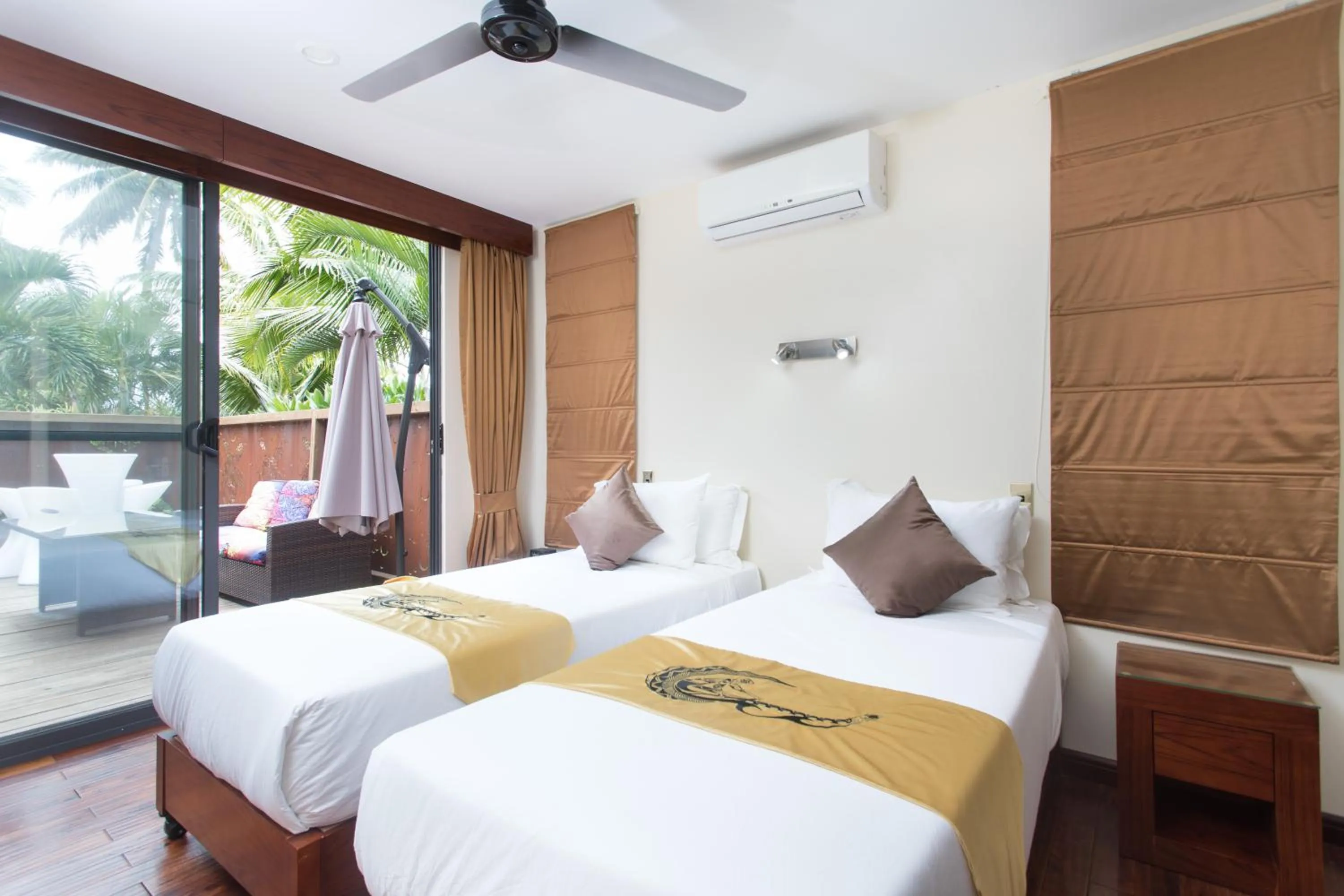 Bed in Kia Orana Villas and Spa