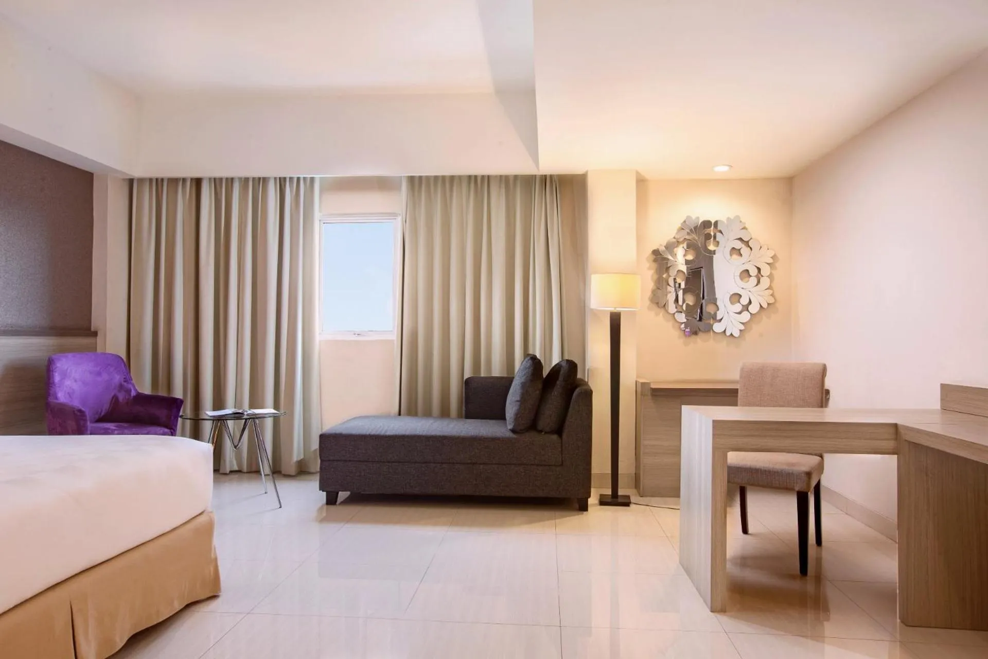 Bedroom, Bed in Swiss-Belinn Cibitung