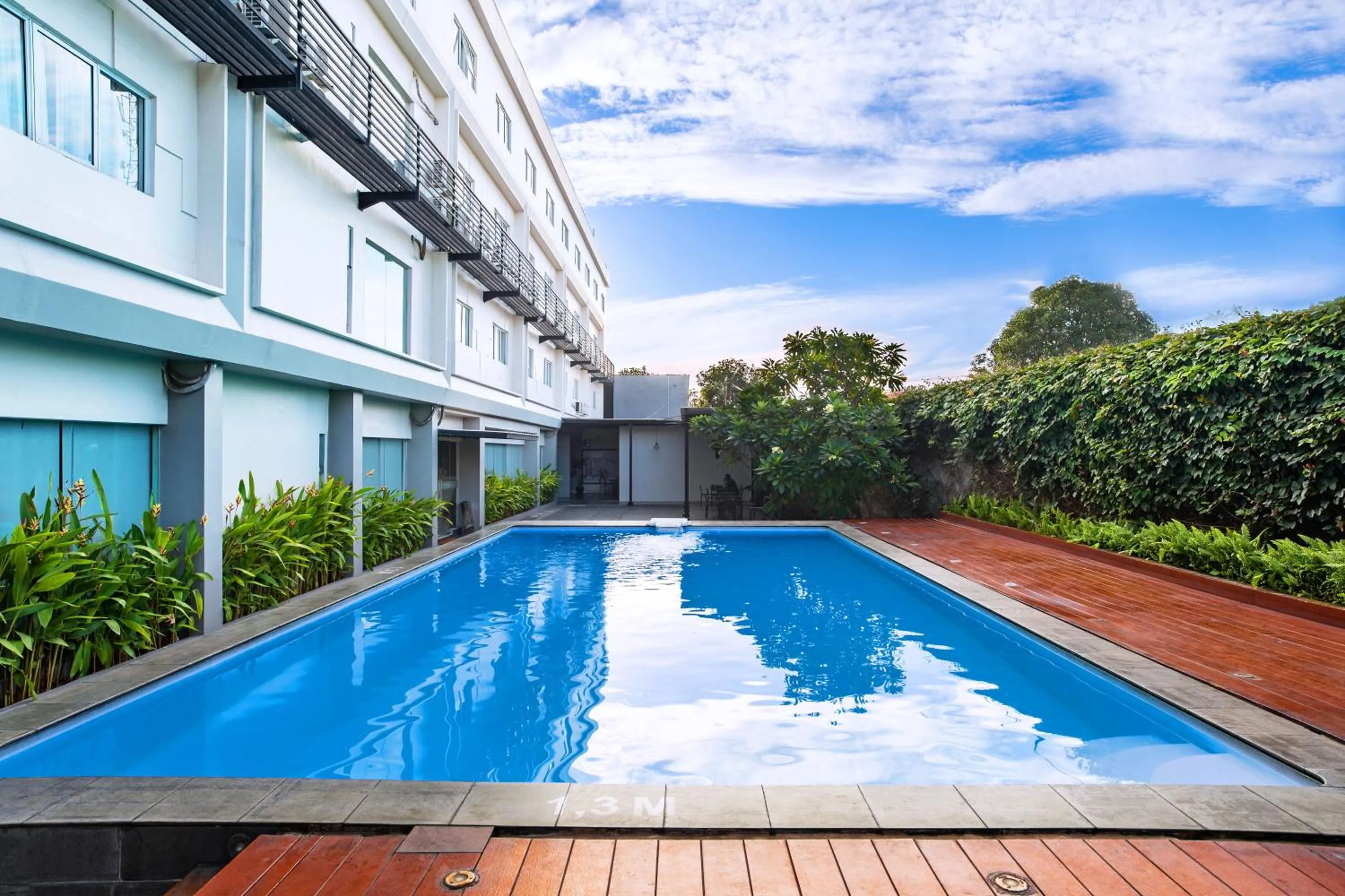 Swimming pool in Swiss-Belinn Cibitung
