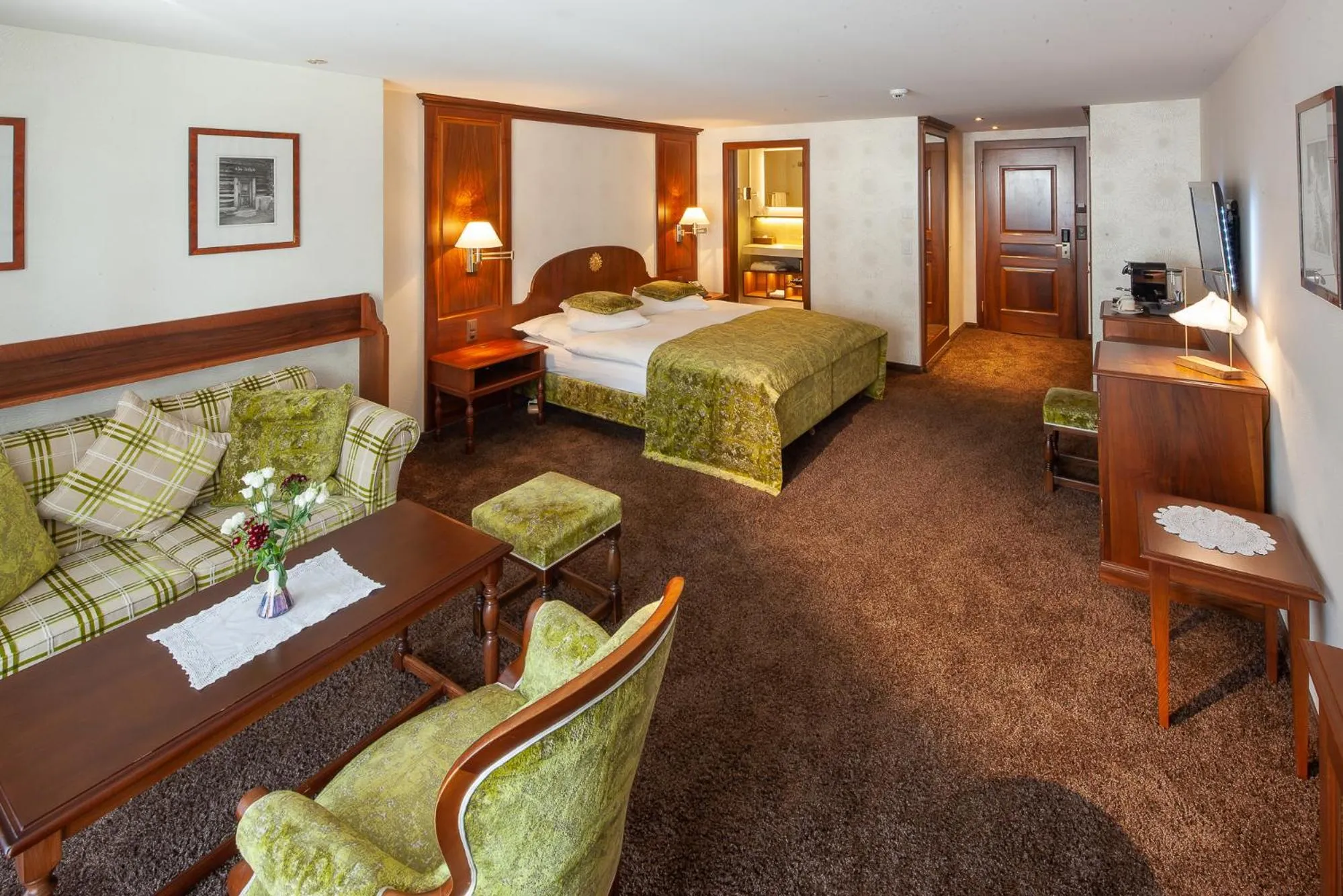 Bathroom, Bed in Hotel Sonne